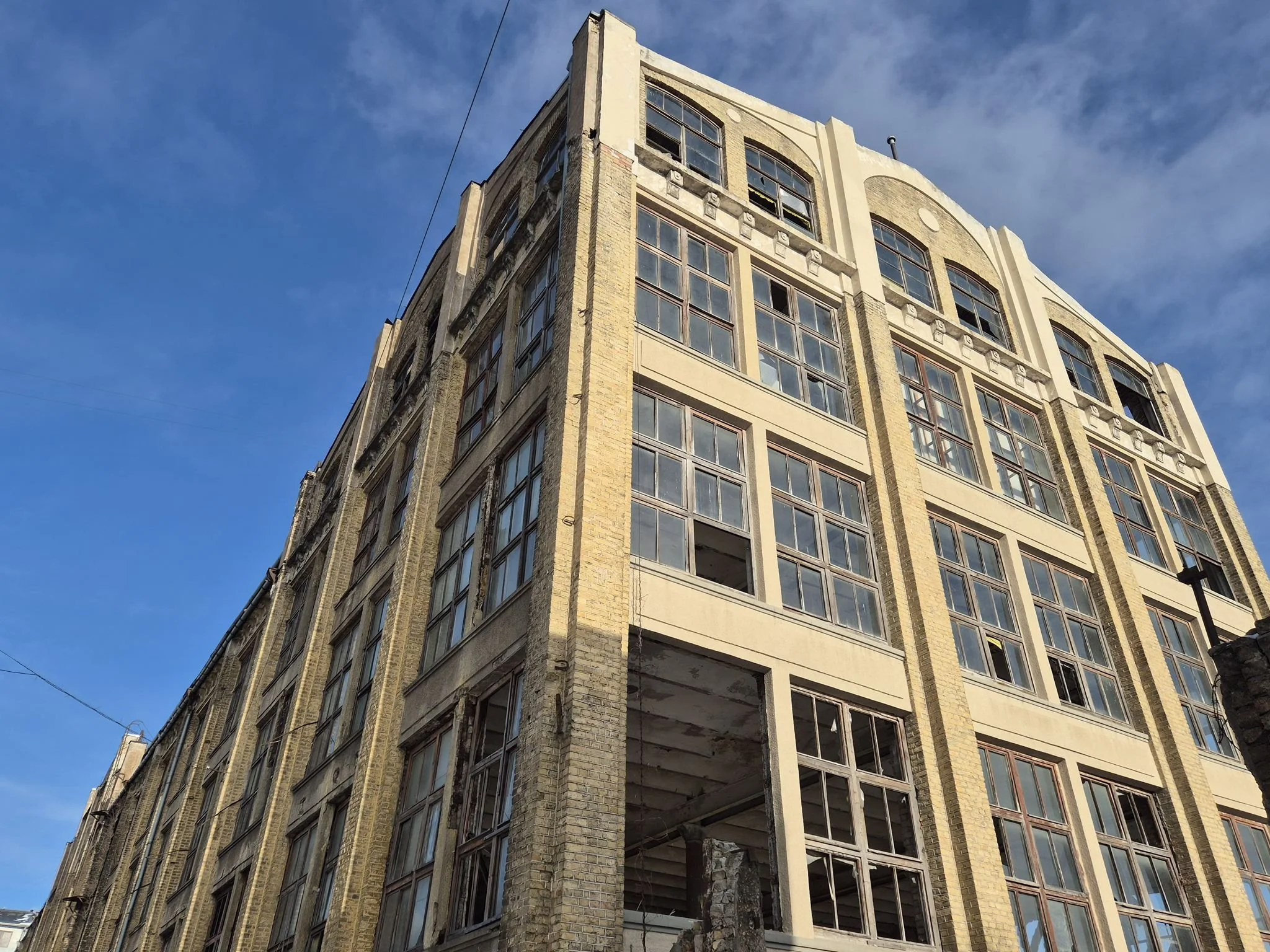 Vidzemes Augstskolas Jaunās Būvniecības skola un Nacionālā kultūras mantojuma pārvalde noslēdz stratēģisku sadarbības līgumu par ilgtspējīgu kultūras mantojuma attīstību