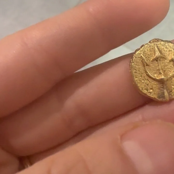 &ldquo;Mistletoe - SMO 18ct yellow gold coin&rdquo;

I cast this special coin last night with the new moon from my studio in Cornwall for the intense poetic ritual happening at the Bank of England on 22nd January 2026. 

While the wind was roaring in