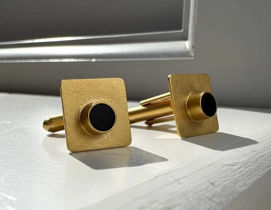 A new direction this April, pieces for men.

18ct white and yellow gold cufflinks, centred with obsidian and shaped into a clean, confident, timeless design. 

💛⚫️ 🩶

#menjewelry #mengoldjewellery #goldcufflinks #francescastellajewellery #ethicalgo
