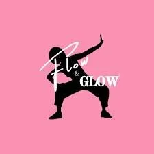 Silhuett av en person som sträcker ut en arm mot en rosa bakgrund, med texten ”Love & Glow”.