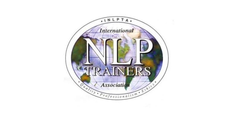 Logg för International NLP Trainers Organization med en världskarta i bakgrunden.