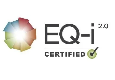 Logo för EQ-i 2.0 certifiering med färgring och en grönt checkmark.