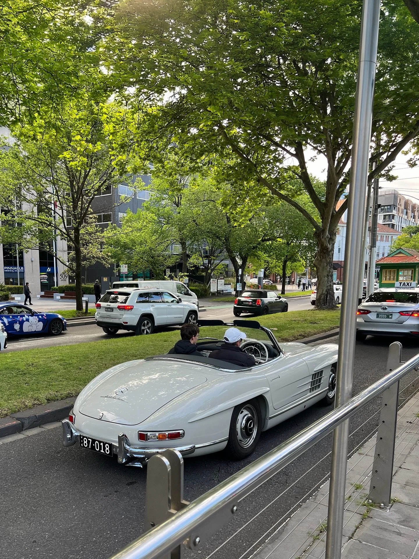 A breathtaking Mercedes-Benz 300 SL Roadster spotted on St Kilda Road this morning, its first spot in about 18 months.

While all 300 SLs left the factory with the steering wheel on the left, there is precedent for right-hand drive conversions in Aus