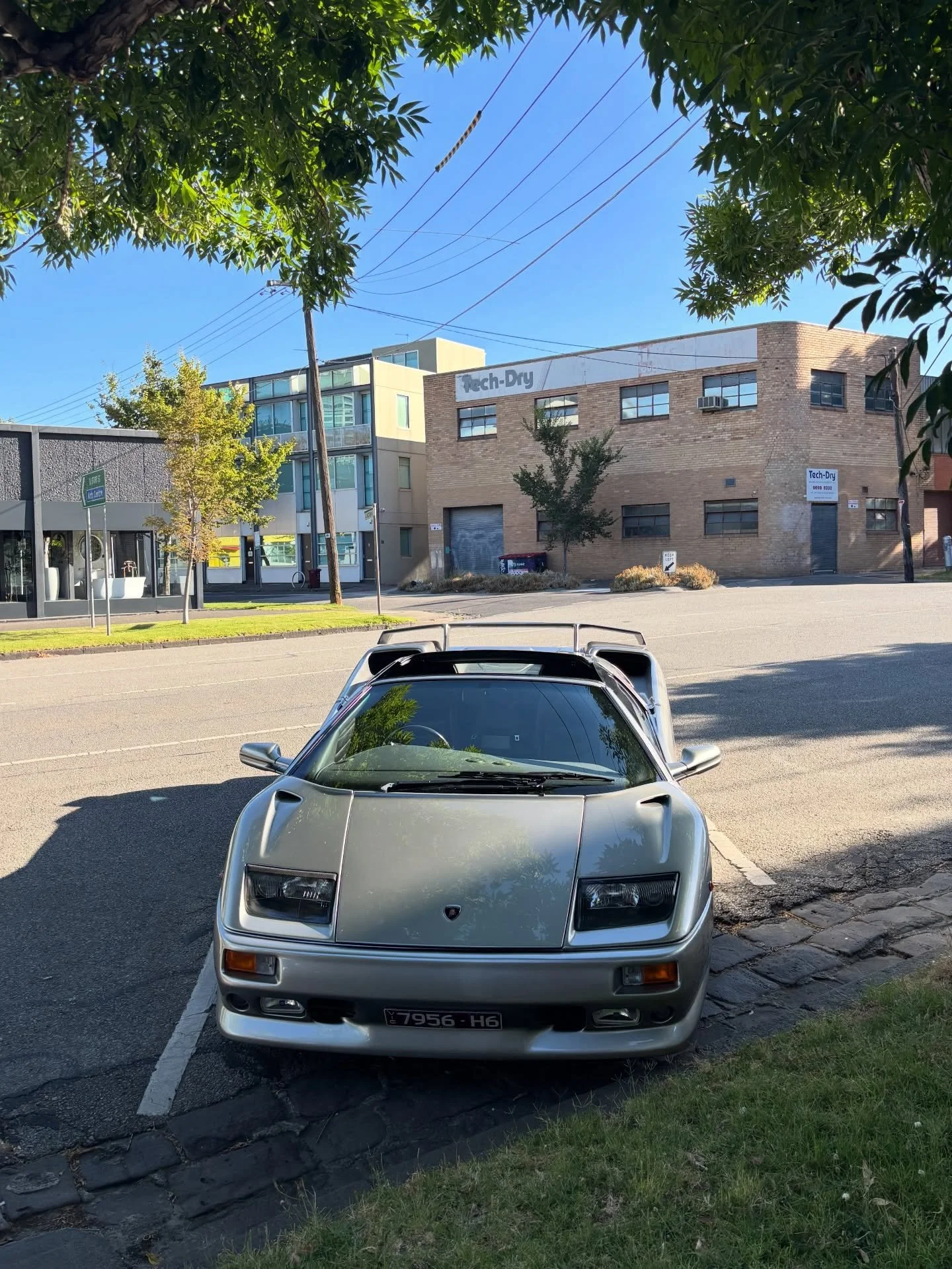 There are better ways to stay cool than driving your topless Lambo fast, but there are no cooler ways. Especially when it&rsquo;s a Diablo VT Roadster like this one spotted in South Melbourne yesterday evening. 
Epic find, @akshit_jain!