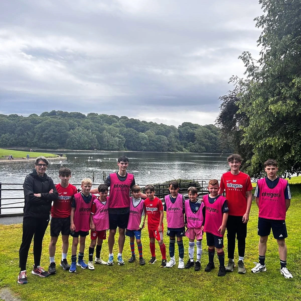 Back training at the beautiful Roundhay Park 🌳⚽
A place that&rsquo;s seen incredible players come through our Saturday programme over the years &ndash; from first-timers to future pros.
The setting might be calm, but the work is always intense 👊📈
