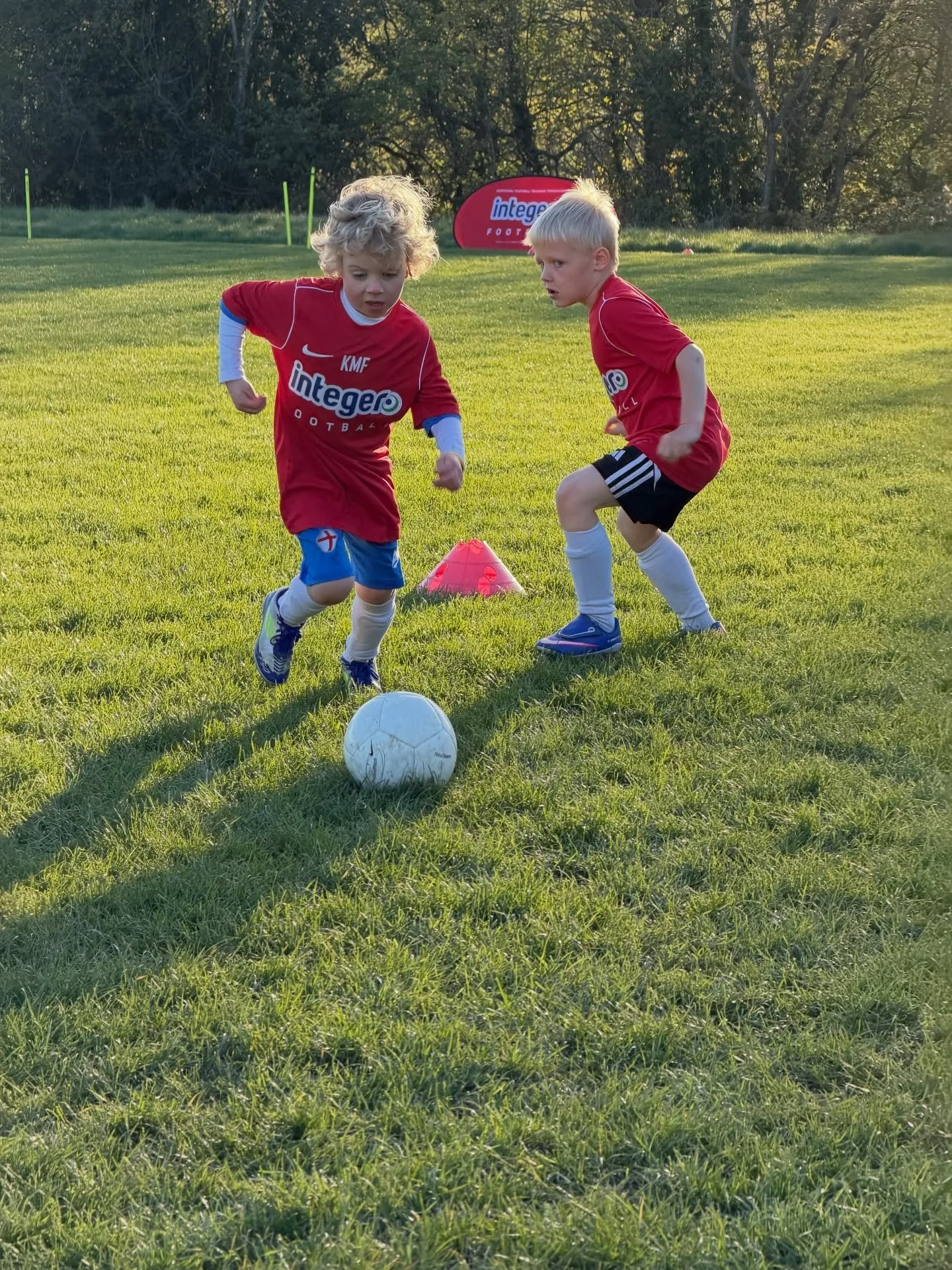 At this age it&rsquo;s simple:
Get as many touches as possible and fall in love with the ball. ⚽️💙
Comfort comes from time spent with it.

⚽ Mastery. Mindset. Movement.
💪 31 years shaping elite players.
📈 Keep Moving Forward &mdash; Integer Footba