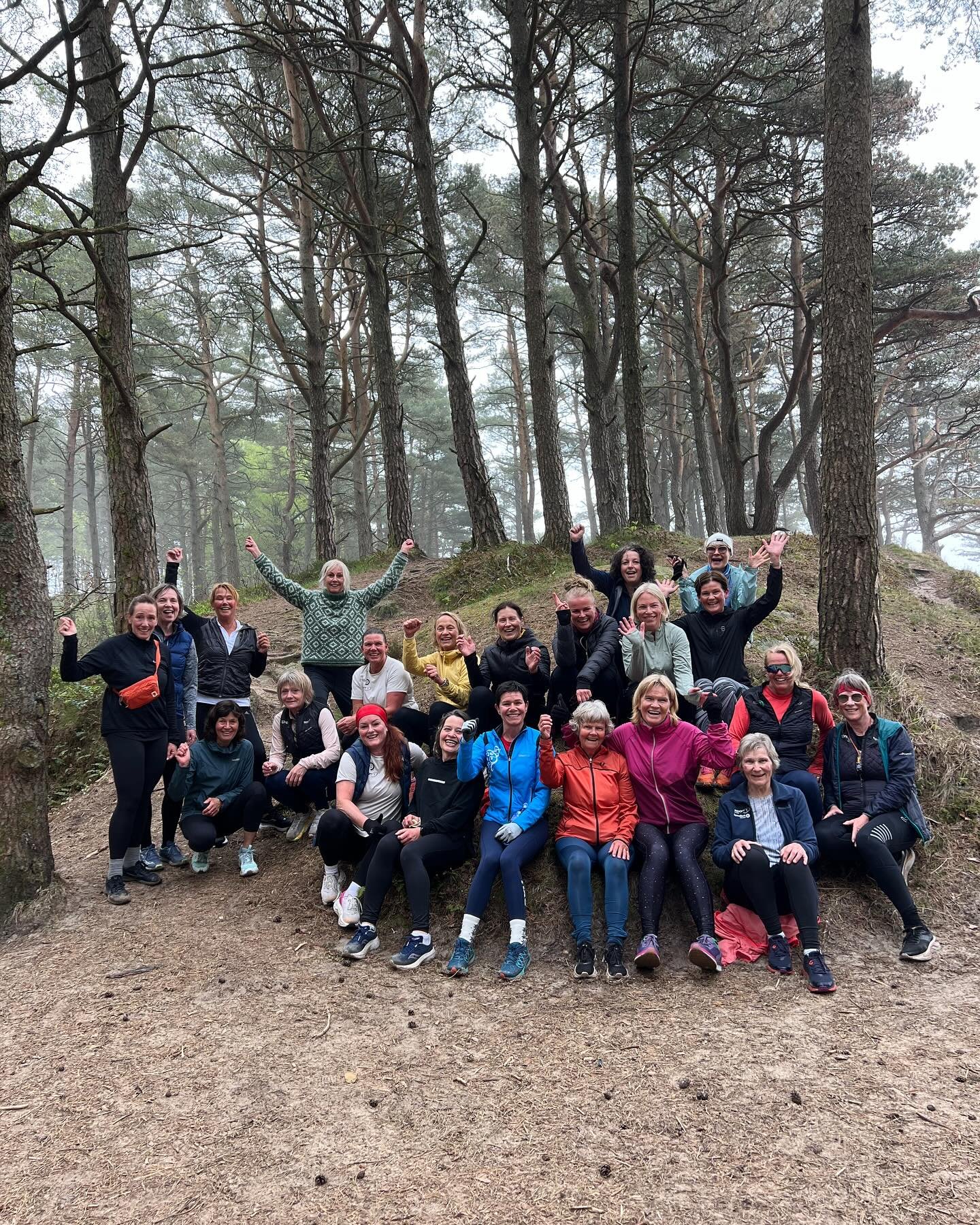 Hva er vel bedre markering av 1.mai enn en frisk jobbe-Bootcamp Spesial med hele 24 flittige &laquo;arbeidere&raquo;? God 1. mai! #arbeidsglede #teamwork #liveterbestute