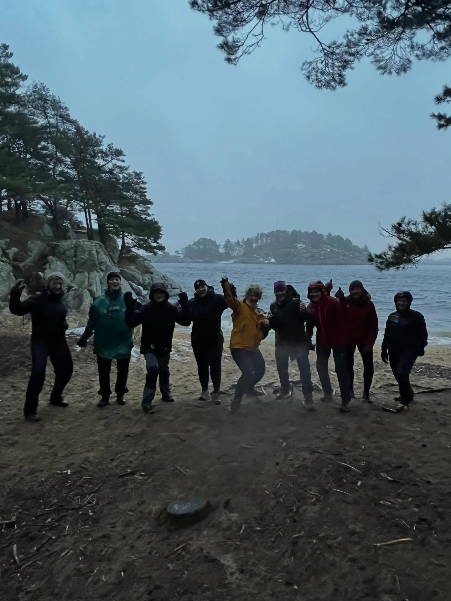 VI BLIR ROBUSTE! Alts&aring; s&aring; stas &aring; ha n&aelig;rmere 100 bes&oslash;kende p&aring; disse siste dagers ute-treninger! Som en deltaker sa: &laquo;Blir liksom oppl&oslash;ftet av &aring; faktiske takle &aring; trene ute i litt ekstreme fo