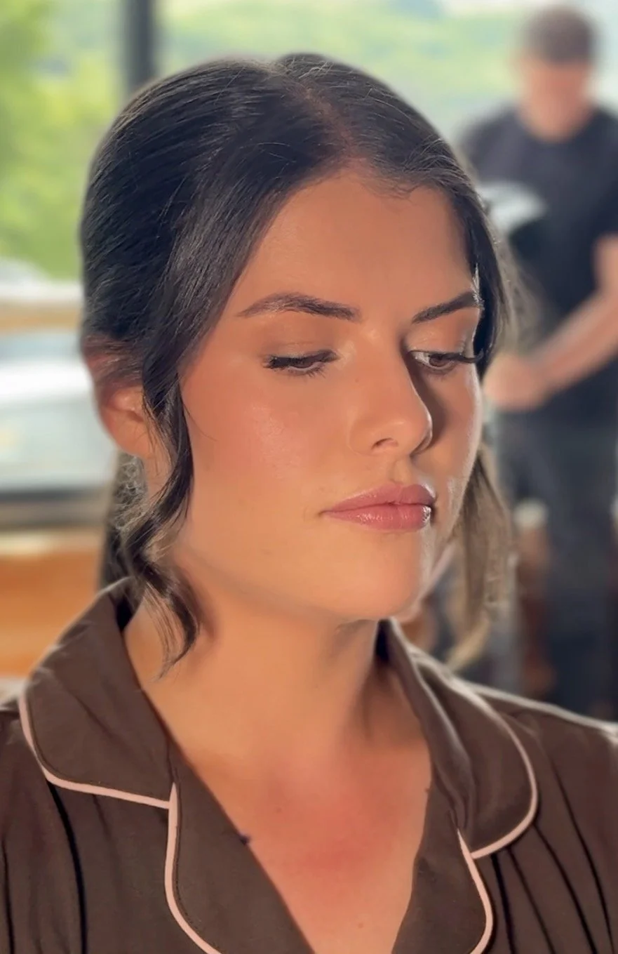 Bridesmaid makeup featuring soft glam beauty, glowing skin and timeless wedding makeup.