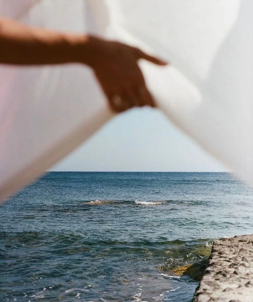 Light doesn&rsquo;t ask for attention - it simply
exists. Let your calm do the same. 

Ef Zin