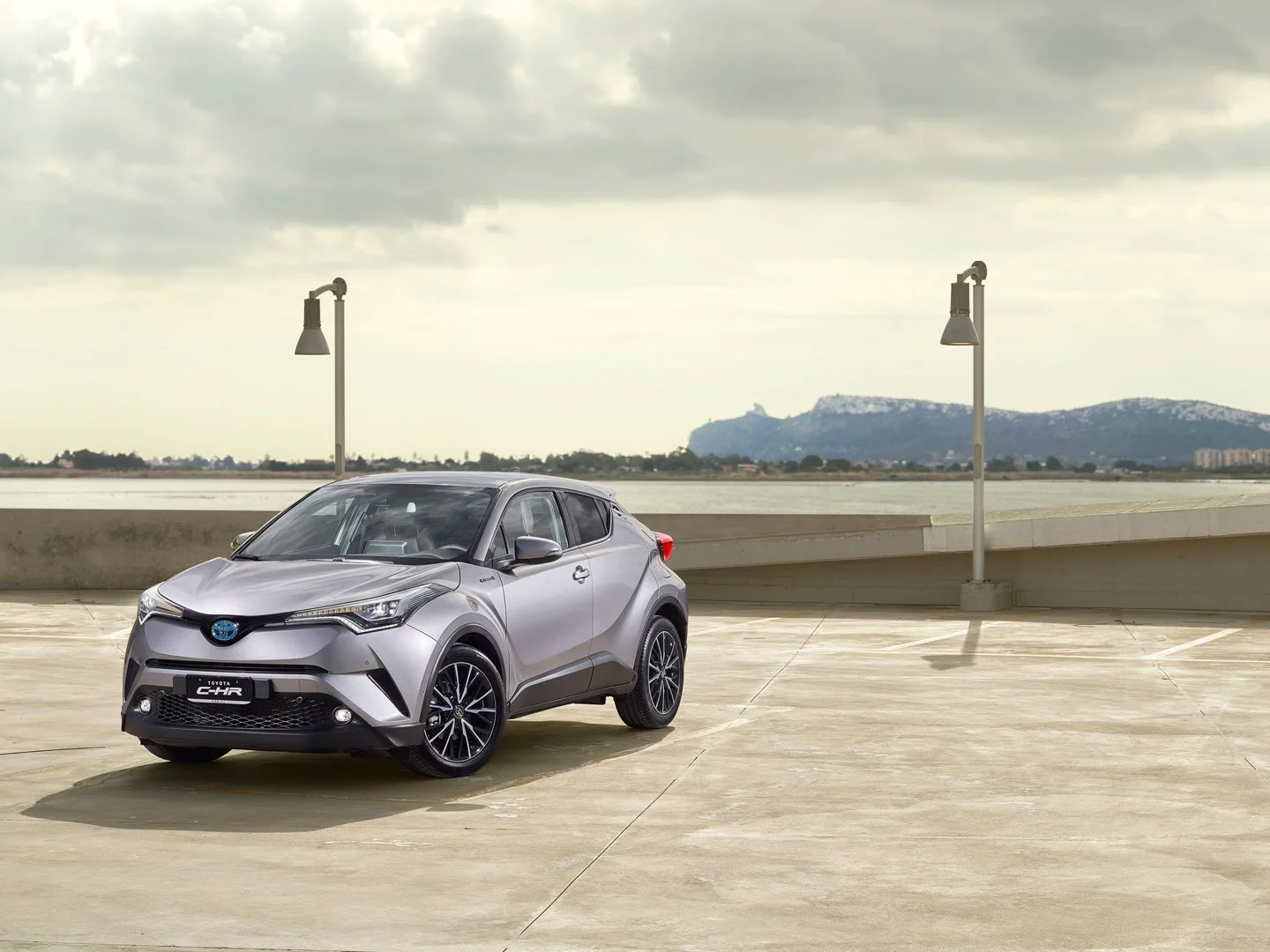 TOYOTA-C-HR-SILVER-01.jpg
