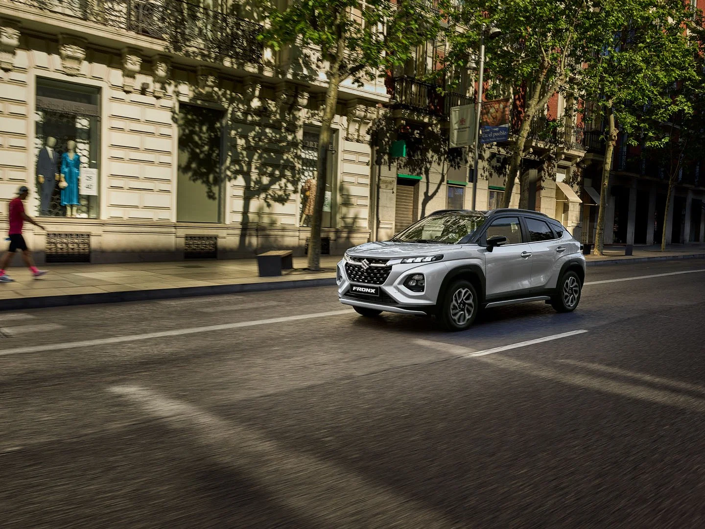 Suzuki-FRONX-011-Madrid-Serrano-Colon-Driving-0484.jpg
