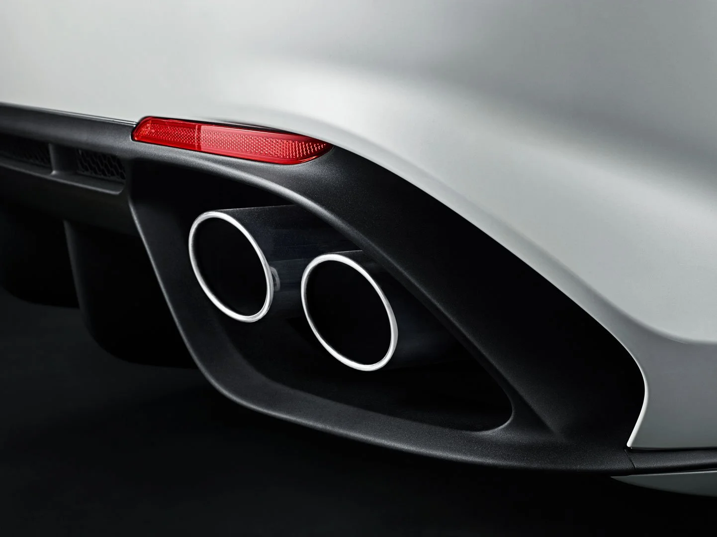 ALFA-ROMEO-GIULIA-QUADRIFOGLIO-13351_W3.jpg