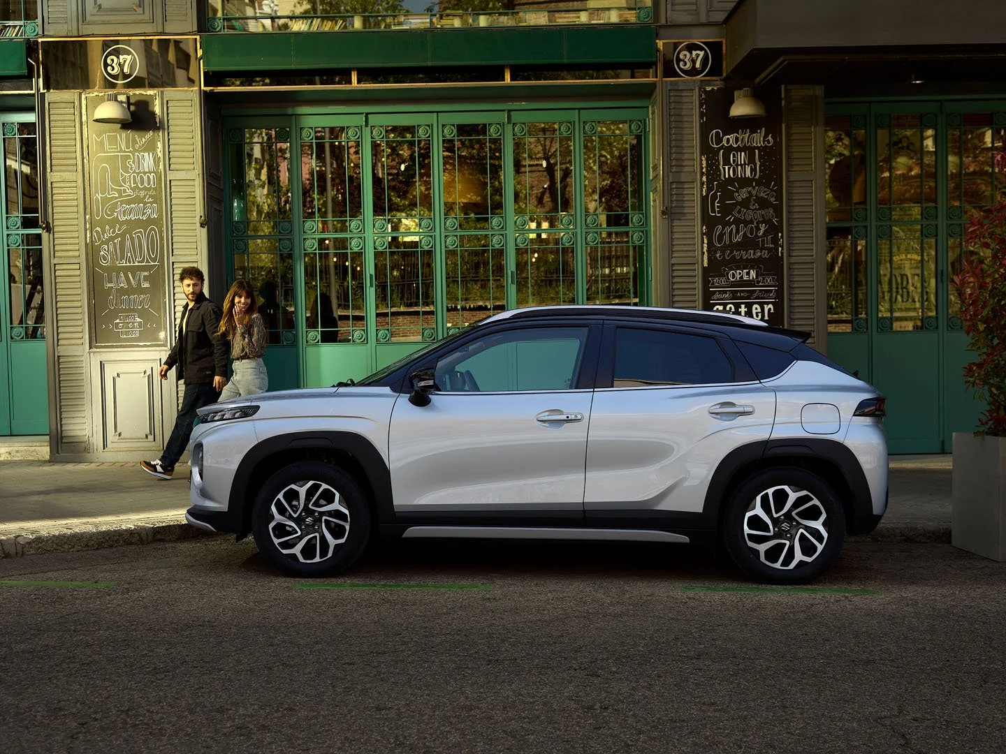 Suzuki-FRONX-016-Madrid-Side-Cafe-Lifestyles-0872.jpg
