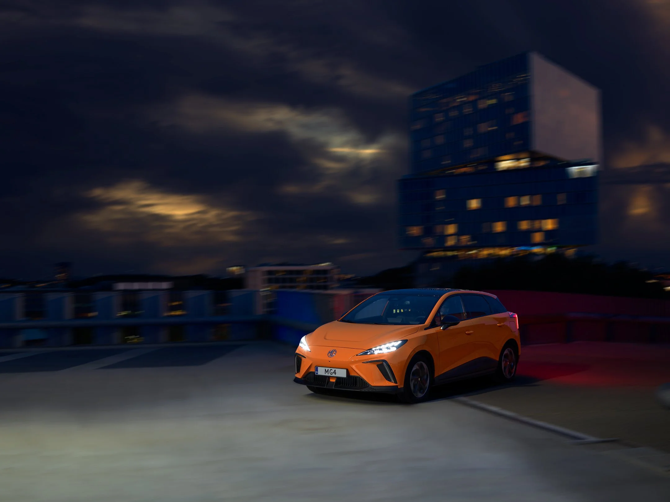 MG.019.OUTDOOR-DYNAMIC-HERO-FINAL-LR-sRGB.jpg