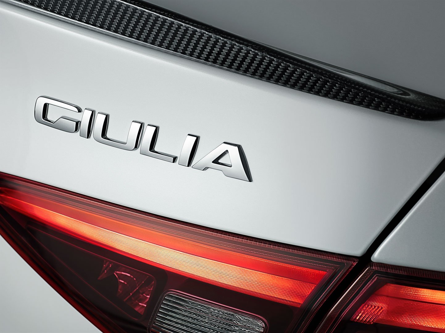 ALFA-ROMEO-GIULIA-QUADRIFOGLIO-13360_W3.jpg