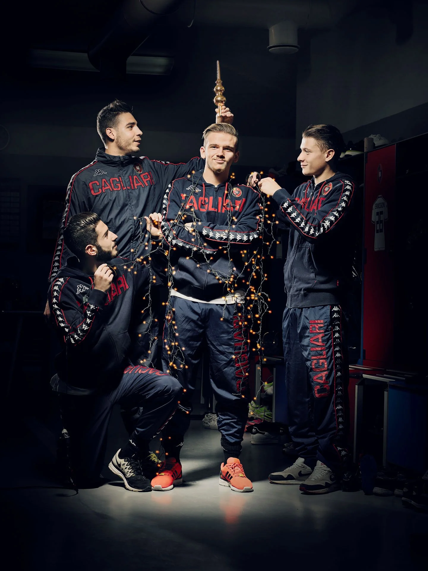CAGLIARI-CALCIO-CALENDAR-2015-CHRIS-LAWRENCE-DECEMBER.jpg