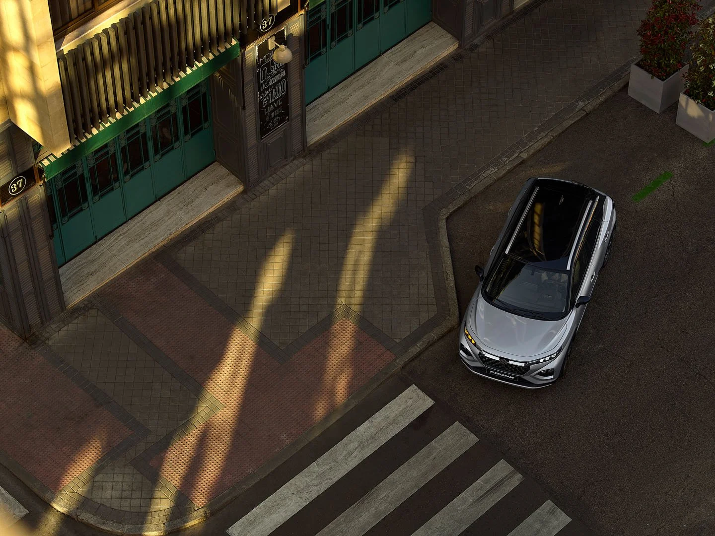 Suzuki-FRONX-019-Madrid-Cafe-Aerial-0980.jpg