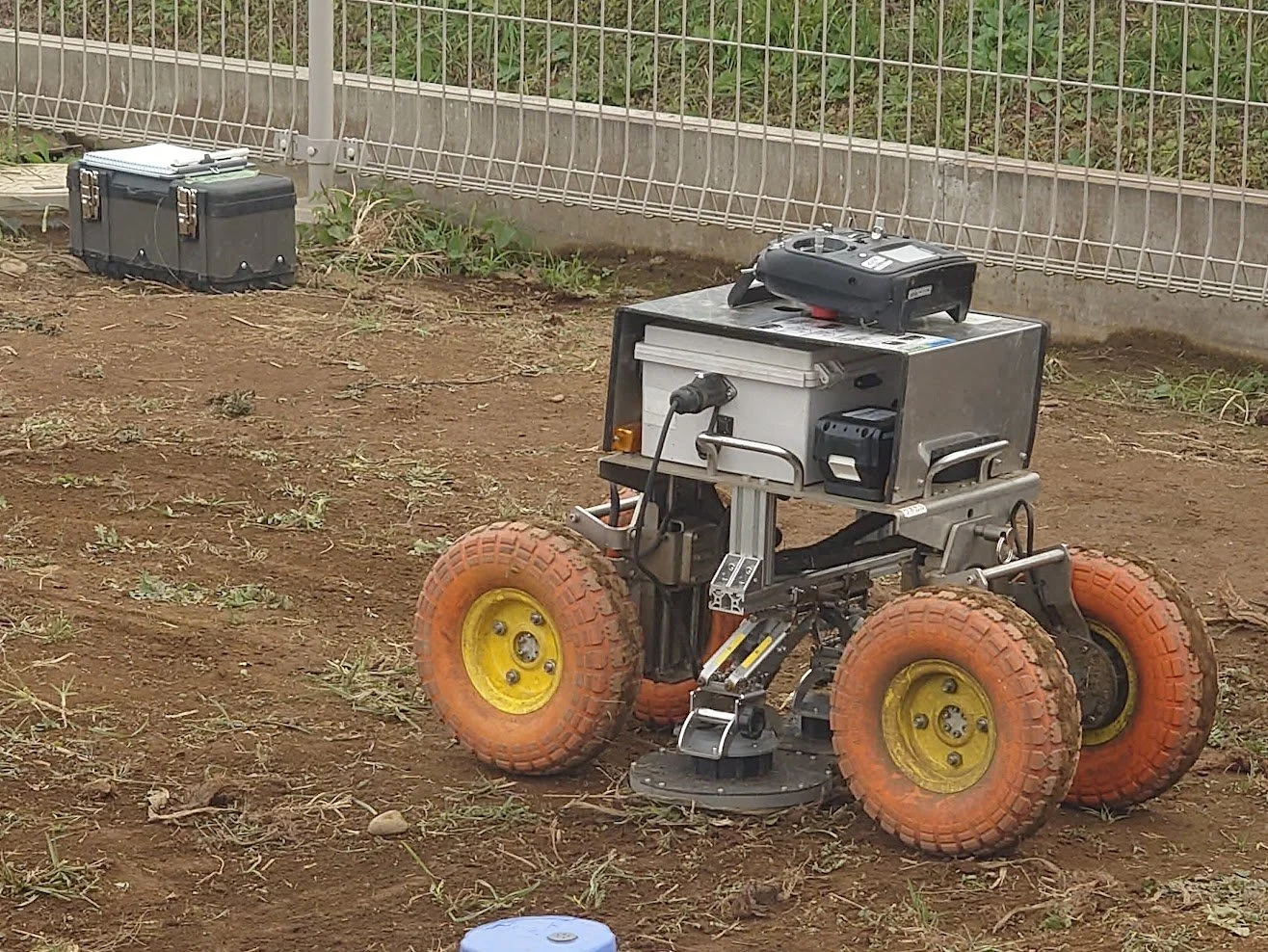 無人自動除草機