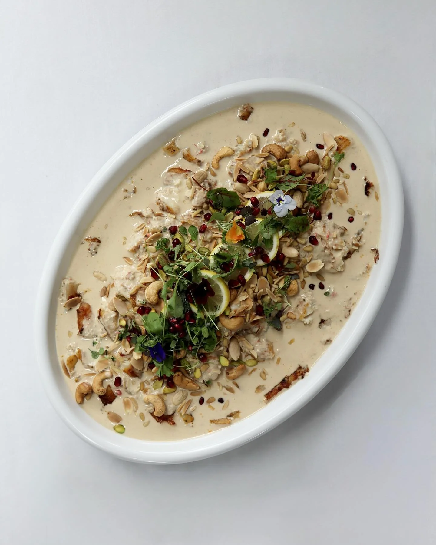 Discover some of our vibrant vegetarian range, crafted with fresh, seasonal ingredients. 

From salads to veg spring rolls, each dish is made with love. 

For more info or to order, contact theteam@taytasfoodco.com

#taytasfoodco #vegetarianfood #len