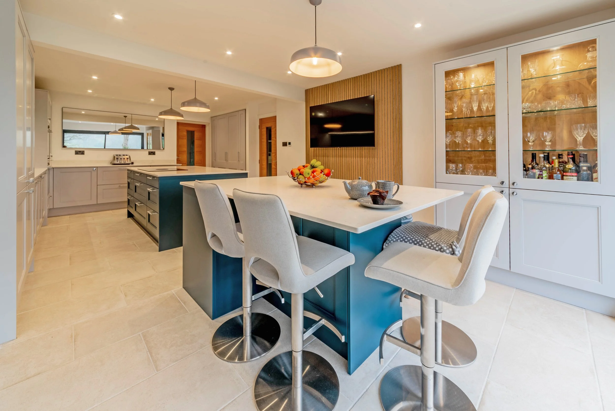 Professional Kitchen Fitters Kent, Kitchen Refurbishment Kent, Kitchen Makeovers South London, Made-to-Measure Kitchens Kent,
