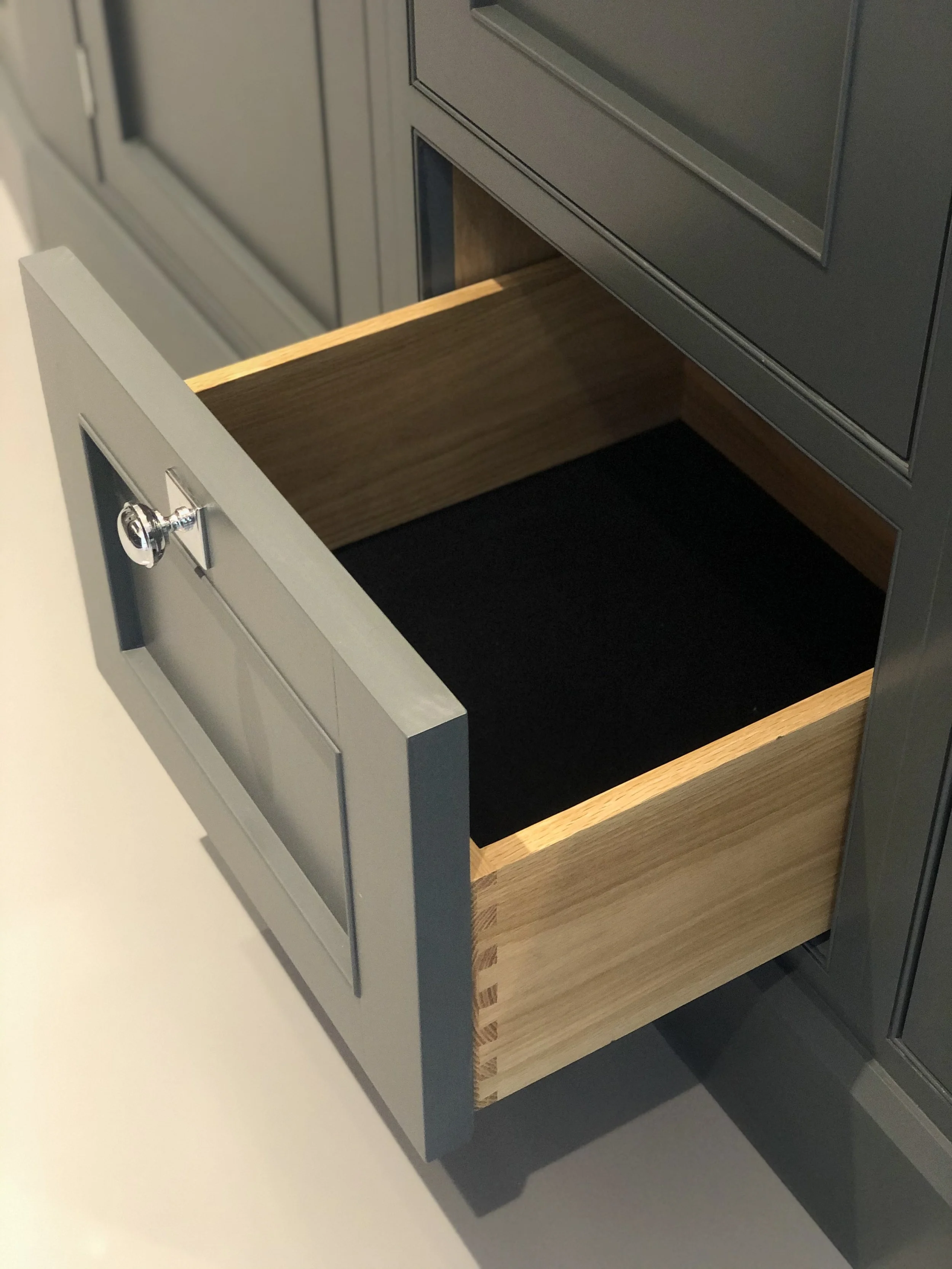 Kitchen Refurbishment Kent, Kitchen Makeovers South London, Made-to-Measure Kitchens Kent, Contemporary Kitchen Design Kent,