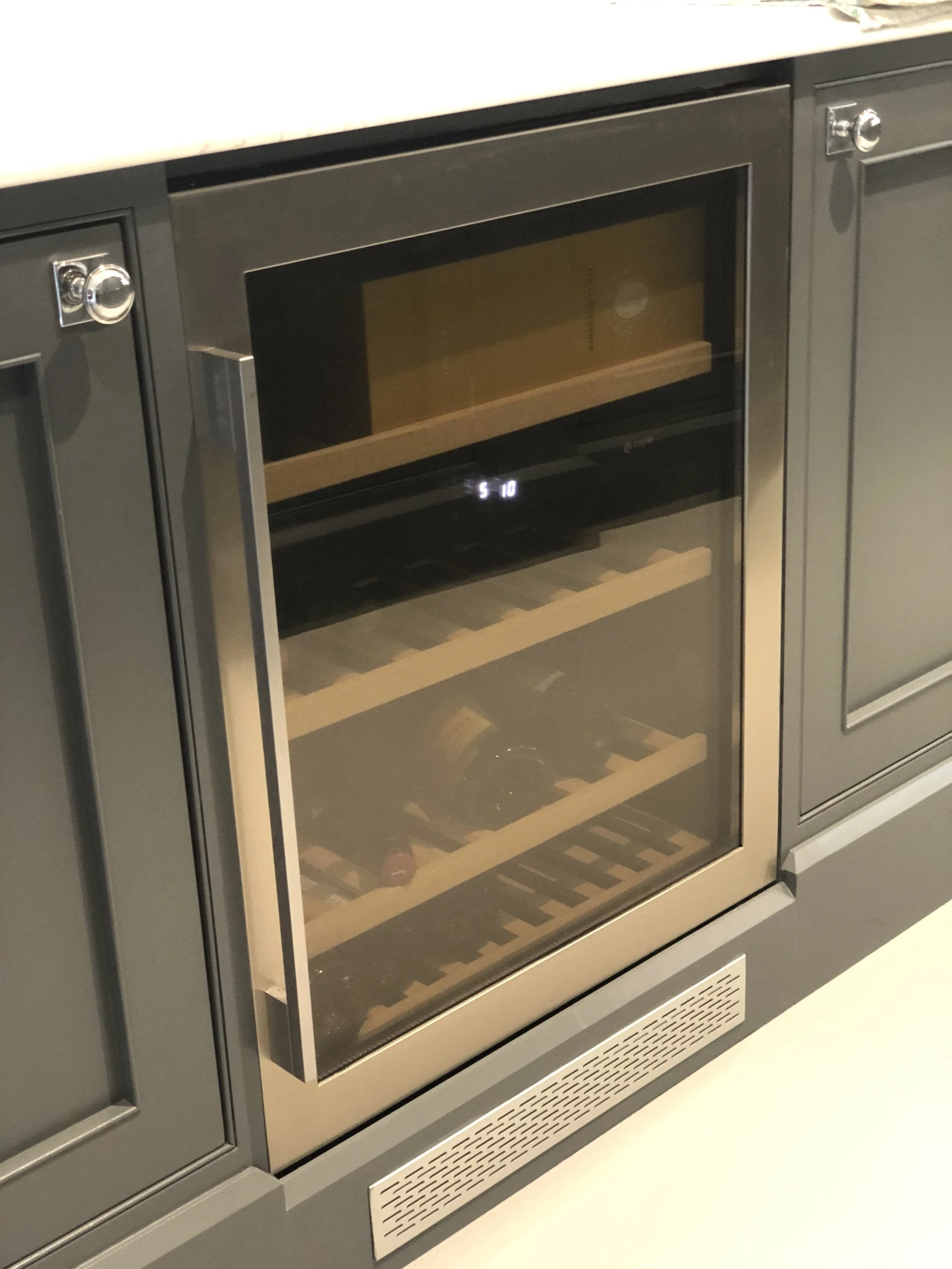 Made-to-Measure Kitchens Kent, Contemporary Kitchen Design Kent, Traditional Kitchen Designers Kent, Kitchen Specialists South London, Bespoke Kitchen Installation Kent, Local Kitchen Fitters Kent, Kitchen Design and Fitting South London, Kitchen Des