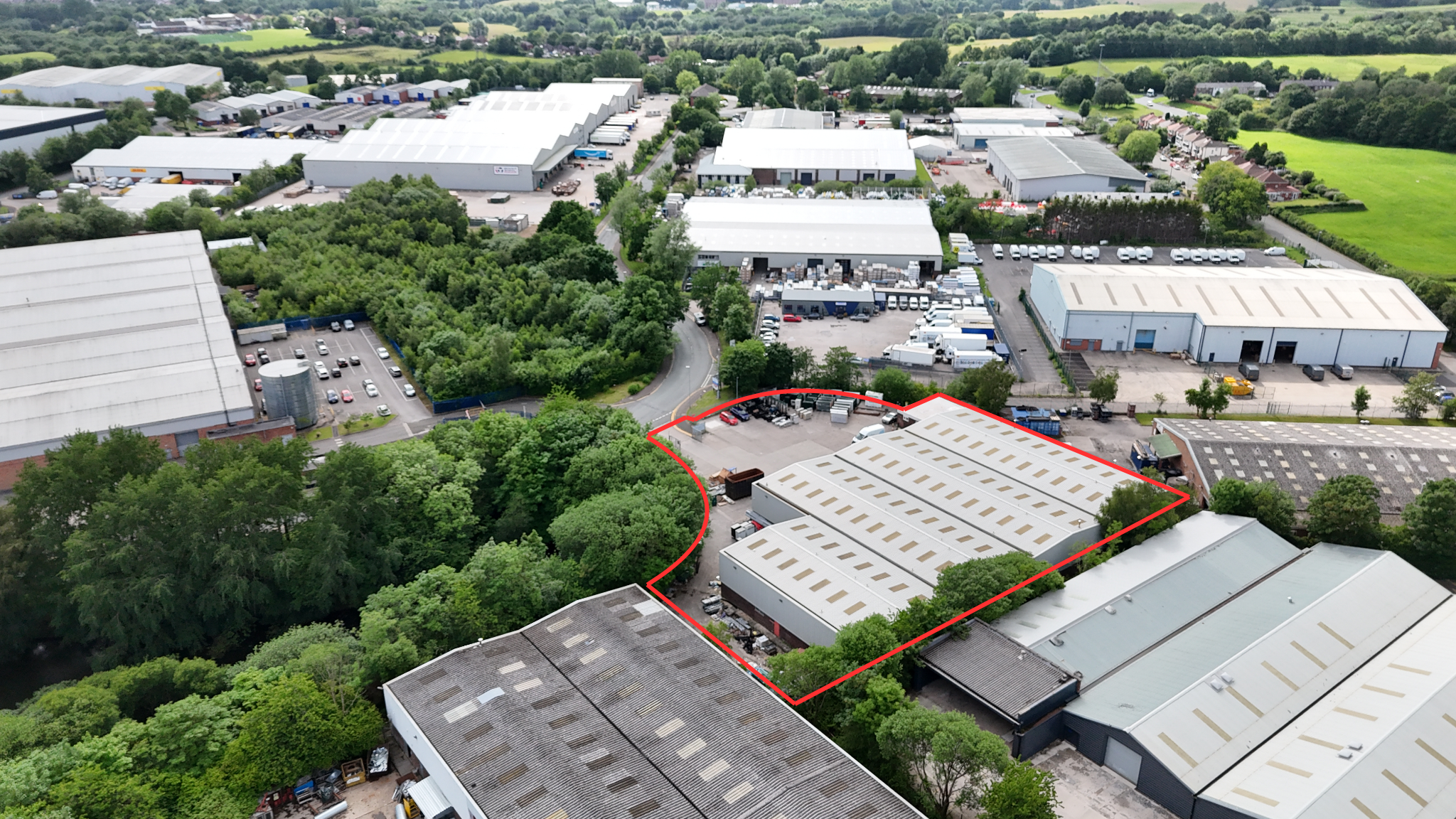Four bay warehouse with large yard