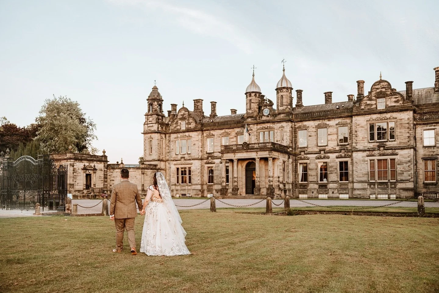 G &amp; J 💍💐

Venue - @sandonhall 
Dress - @tdrbridalbirmingham 
Second shooter - @georginabalmerphoto 
Food - @vanillainallseasons 
Flowers - @rachaeltheflowergirl&amp; J