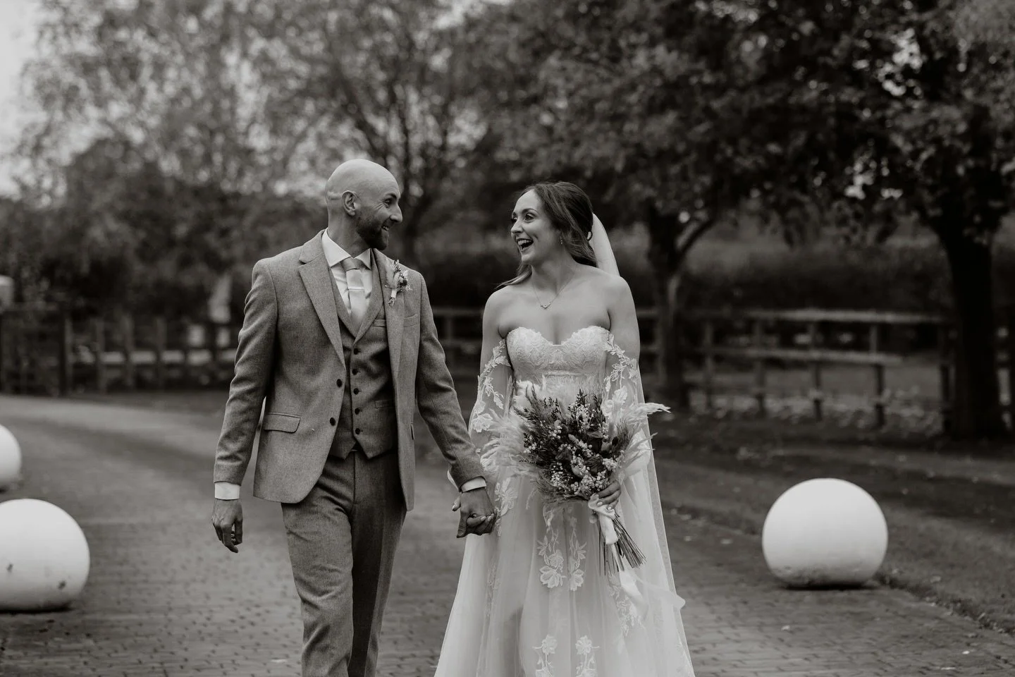Mr &amp; Mrs Barlow 💍💐 

@aimeepitchyy @jackbarlow90 

Venue - @burltonmanor 
Flowers - @pampasbox 
Makeup - @katieleannemakeup &amp; @flynnes_artistry 
Hair - @chloebradburyhair 
Stylist - @uplitevents 
Catering - Hammonds &amp; @kkcateringuk 
Con