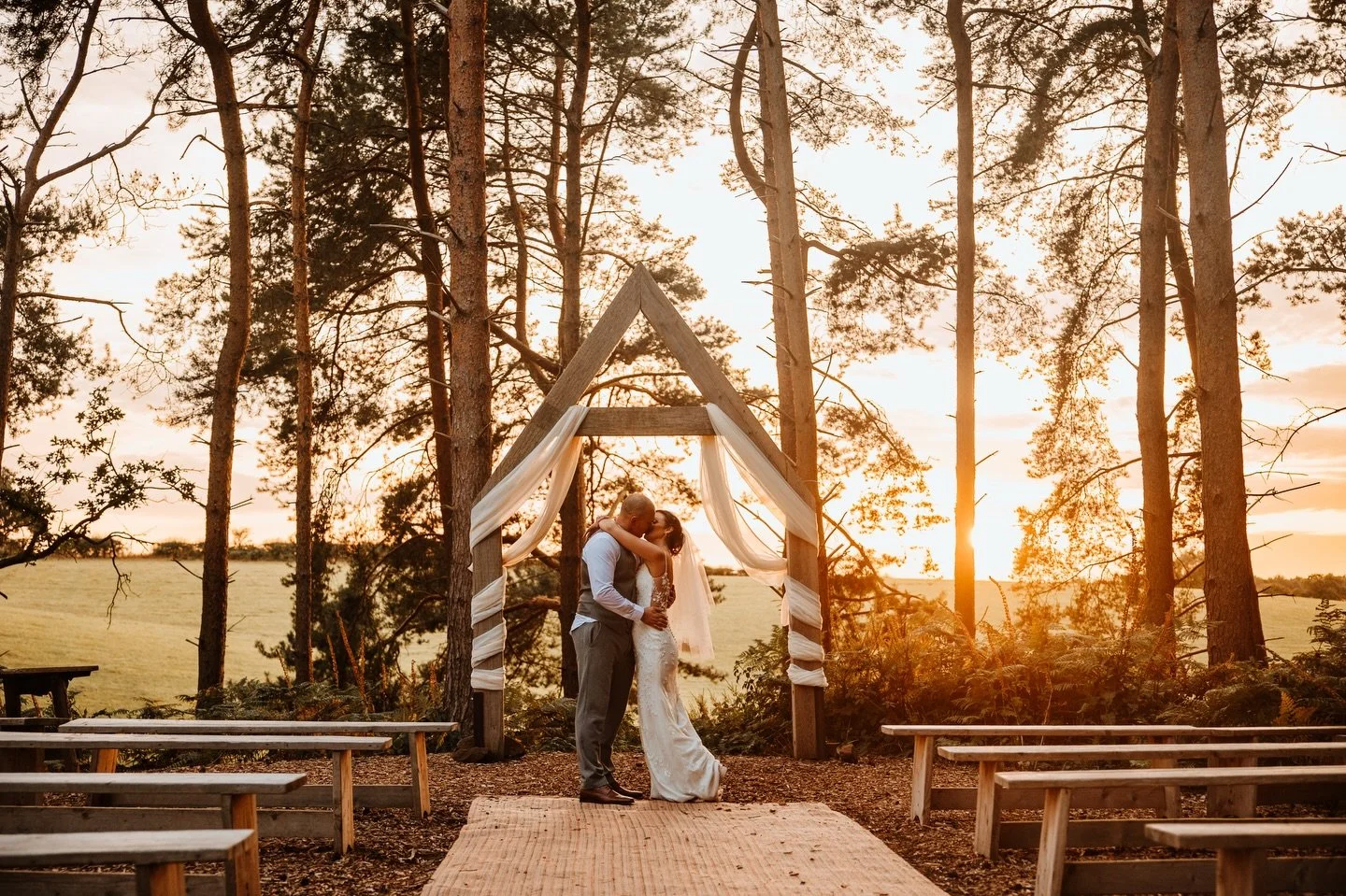 N &amp; S 🍂 

Venue - @bridalbarnwedding 
Flowers - @hites_designer_florist 
Car - @amweddingcarhire 
Makeup - @michelle_g_mua 
Makeup - @gabriellehuntmakeupartist 
Hair - @racheltopstylist 
Catering - @leflipcreperie.bridgnorth
Registrars - @shrops