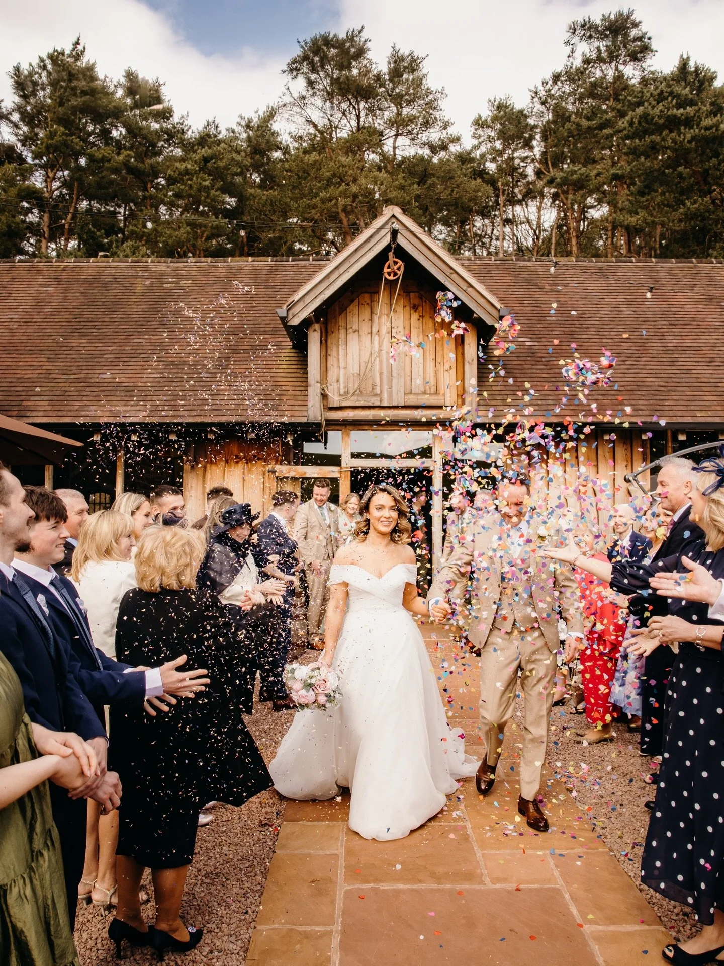 Mr &amp; Mrs Hanson 💍🍾 

Venue - @bridalbarnwedding 
MUA - @gabriellehuntbridalmakeup 
Hair - @hair_by_emilymae 
Registrars - @shropsregistrars 
Food - @channacatering 
Suits - @peterposhsuit 
Rings - @ernestjonesjewellers