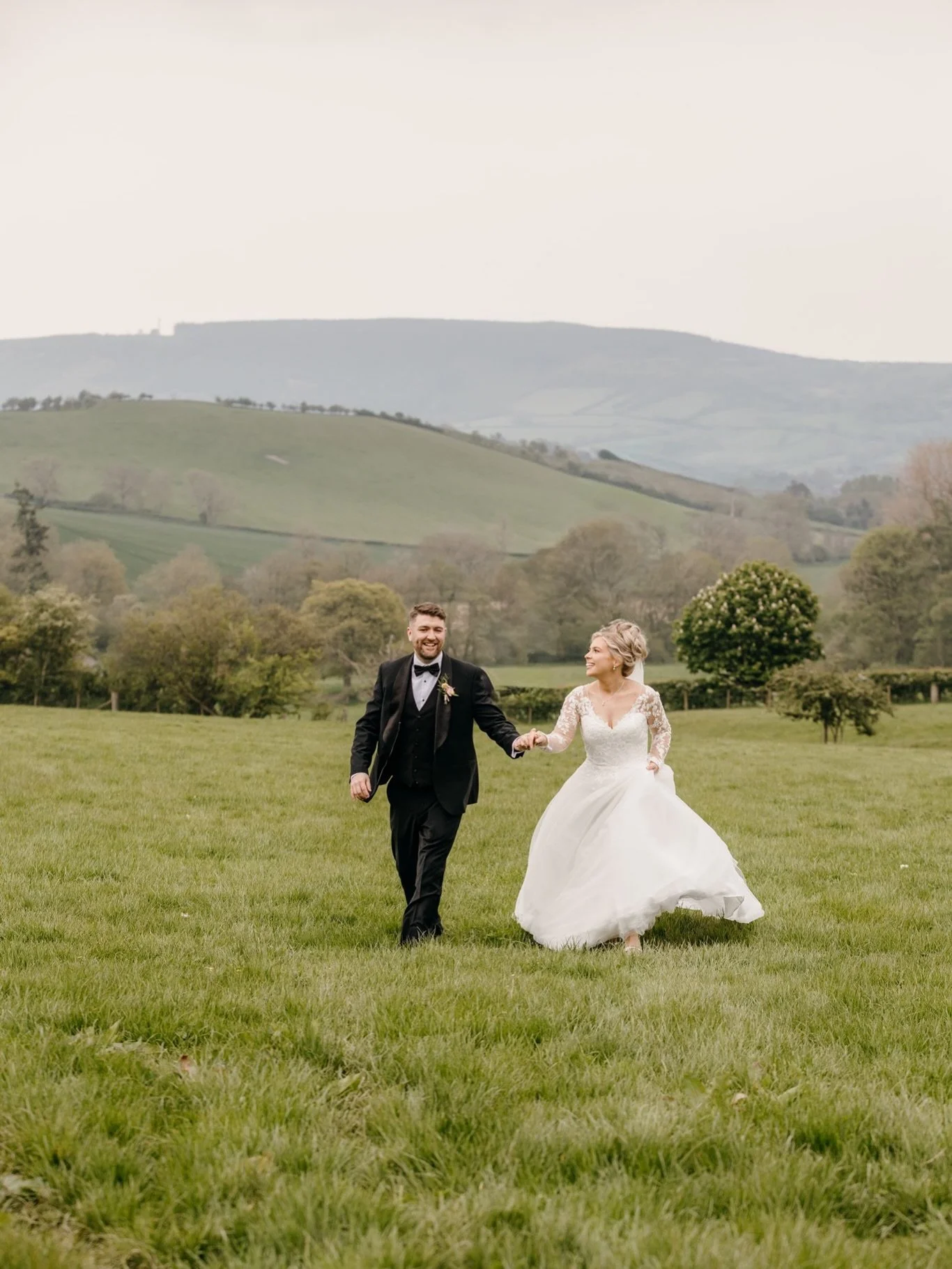 H &amp; C 💍🍾 

Venue - @thegrainloft 
Flowers - @white_fields_florist 
Makeup - @makeupbynickymorris 
Hair - @hair_by_niaelen 
Content Creator - @studio.gracealexandra