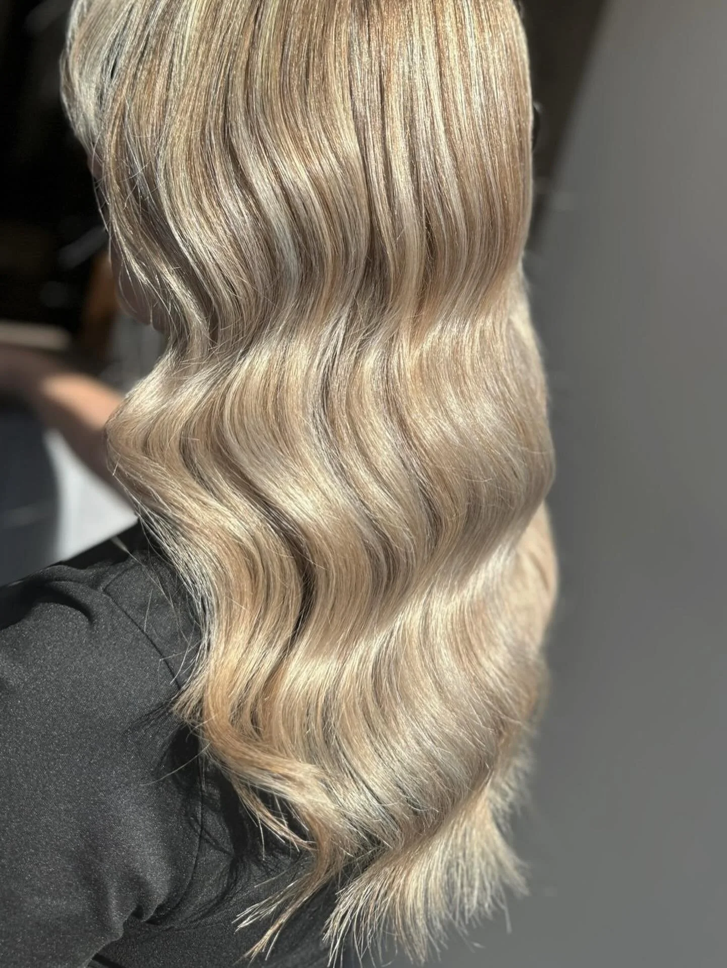 With Colorissimo bleach, achieve a creamy, buttery blonde with the perfect lift while keeping hair healthy, strong and glossy. ✨

Precision-crafted for blondes that shine and perform - this is blonde done right.

@halo_salonx