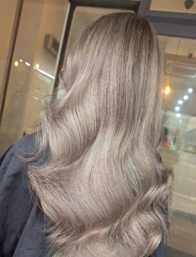 How beautiful is this multi-dimensional ice blonde by @aimeelouisehairxo ❄️

Full head of slices, a subtle root tap, and an ashy toner to finish-crafted with precision to give lasting shine, depth, and that flawless blonde finish. This is blonde done
