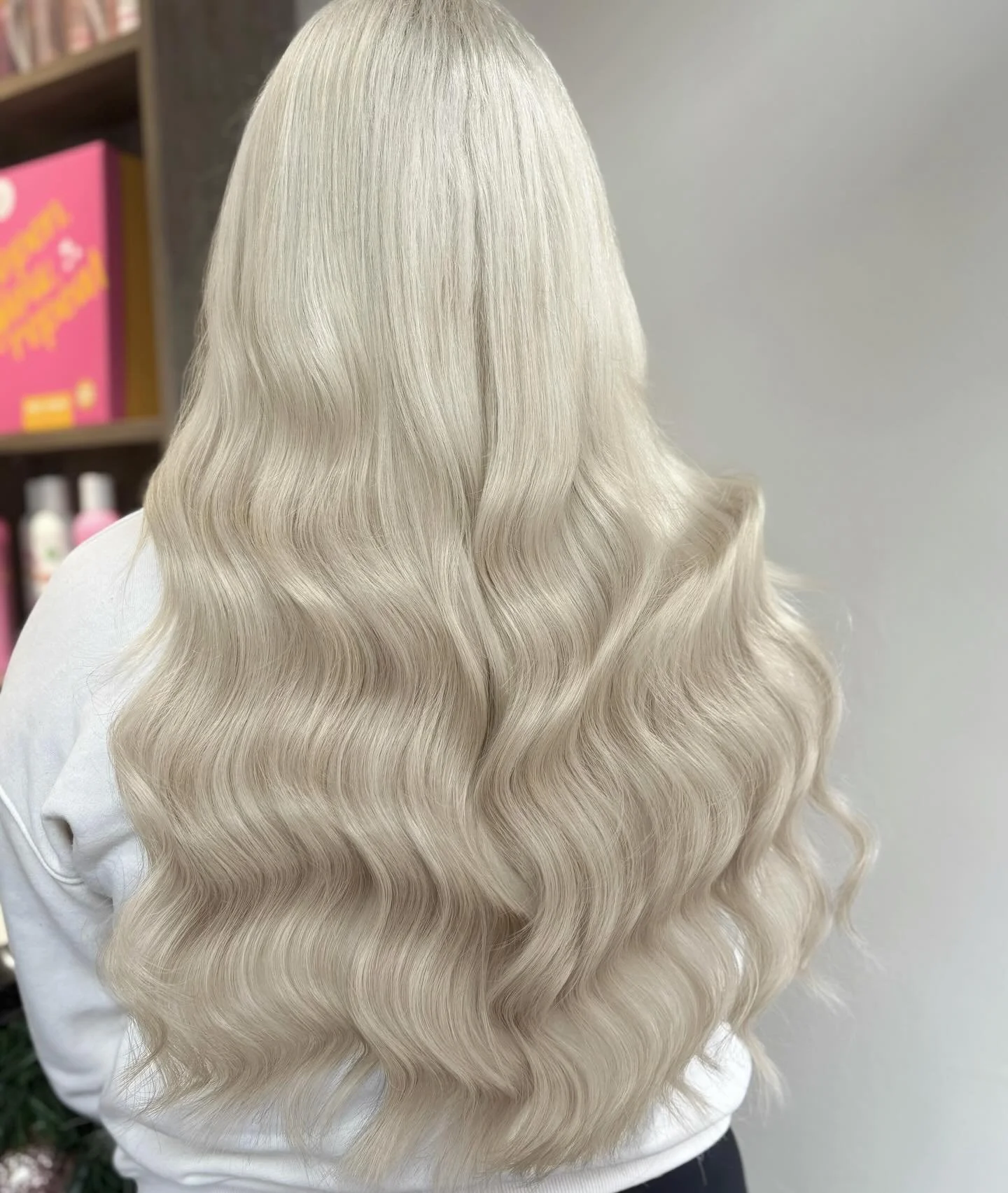 With Colorissimo bleach, achieve a creamy, buttery blonde with the perfect lift while keeping hair healthy, strong and glossy. 

Precision-crafted for blondes that shine and perform - this is blonde done right.

@halo_salonx