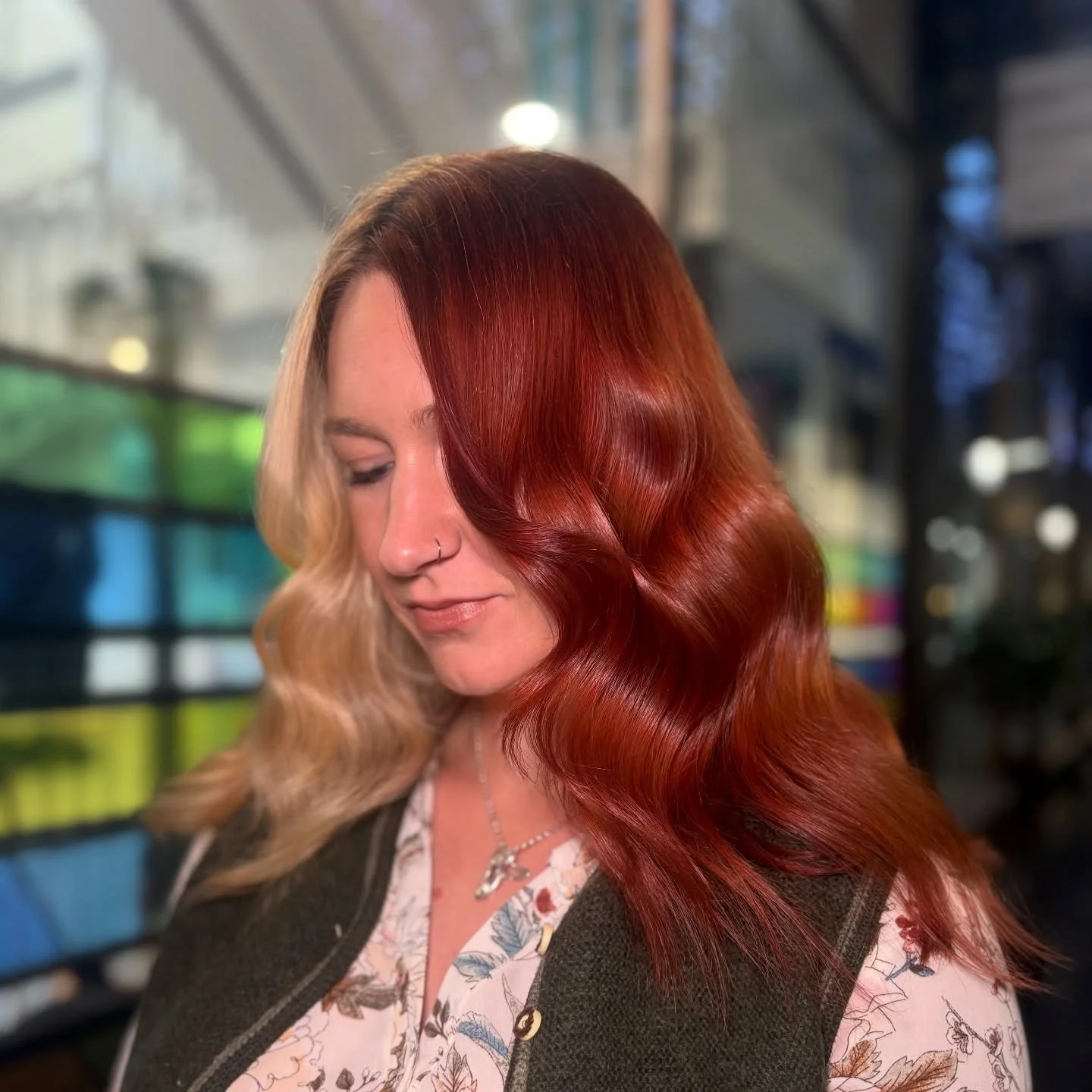 We are obsessed with both sides of this stunning split dye by @chelsea3991

Colorissimo coppers offer long-lasting colour every time, leaving clients with stunning, healthy results.

Ready to offer the same satisfaction in your salon? Become a Colori