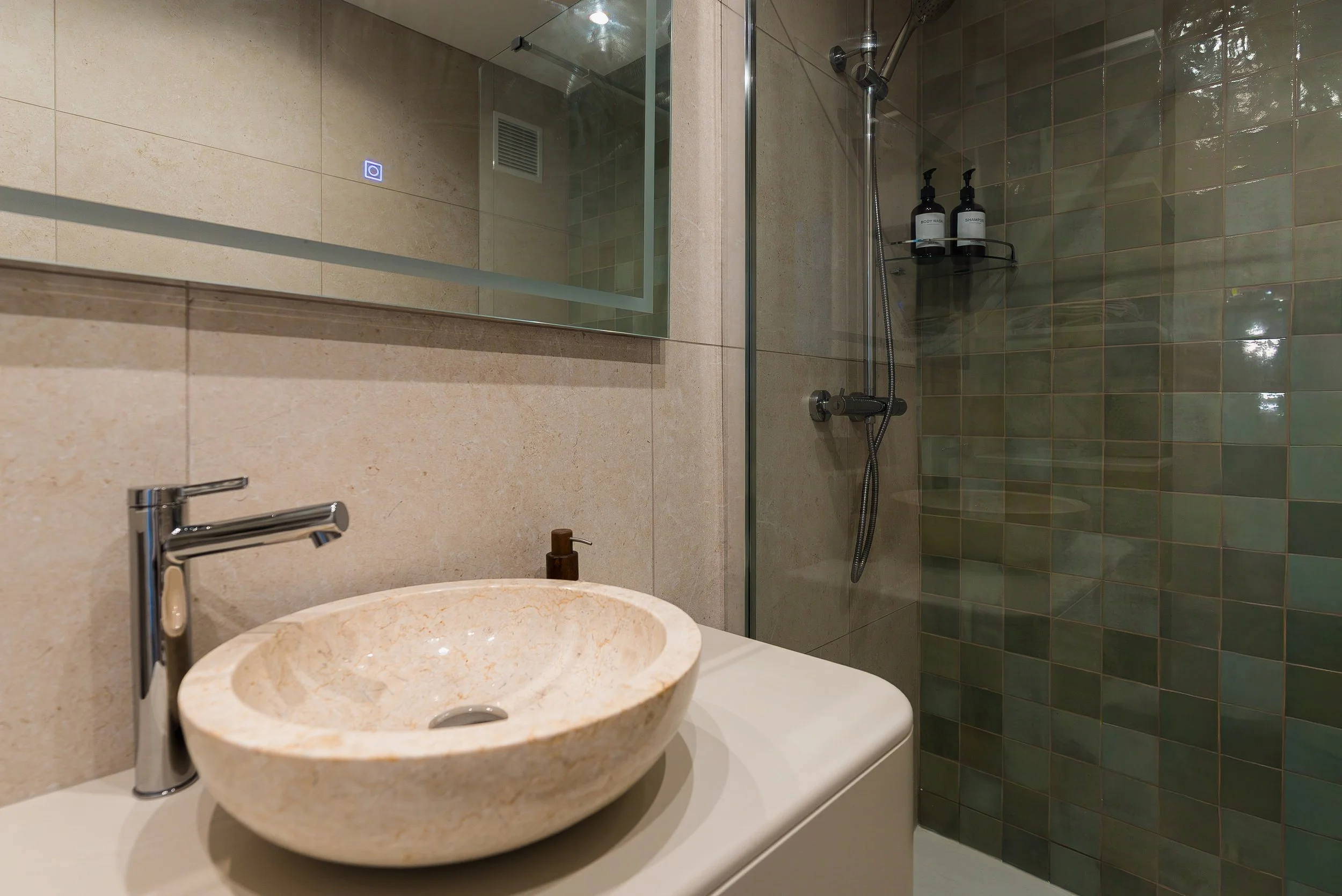hesmaia-project-aurelia-bathroom-green-tiles.jpg