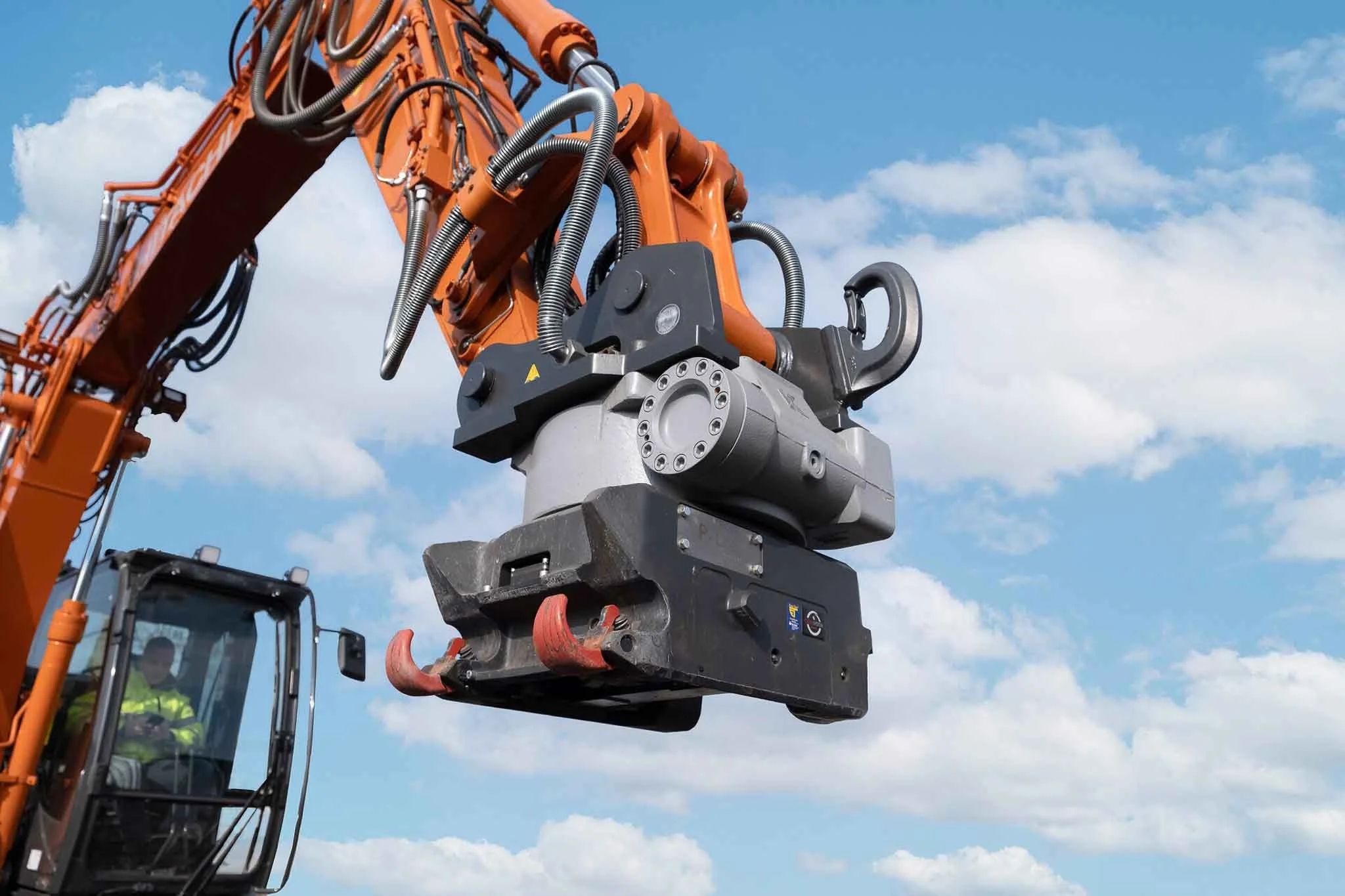 BISS Baumaschinen GIANT HITACHI