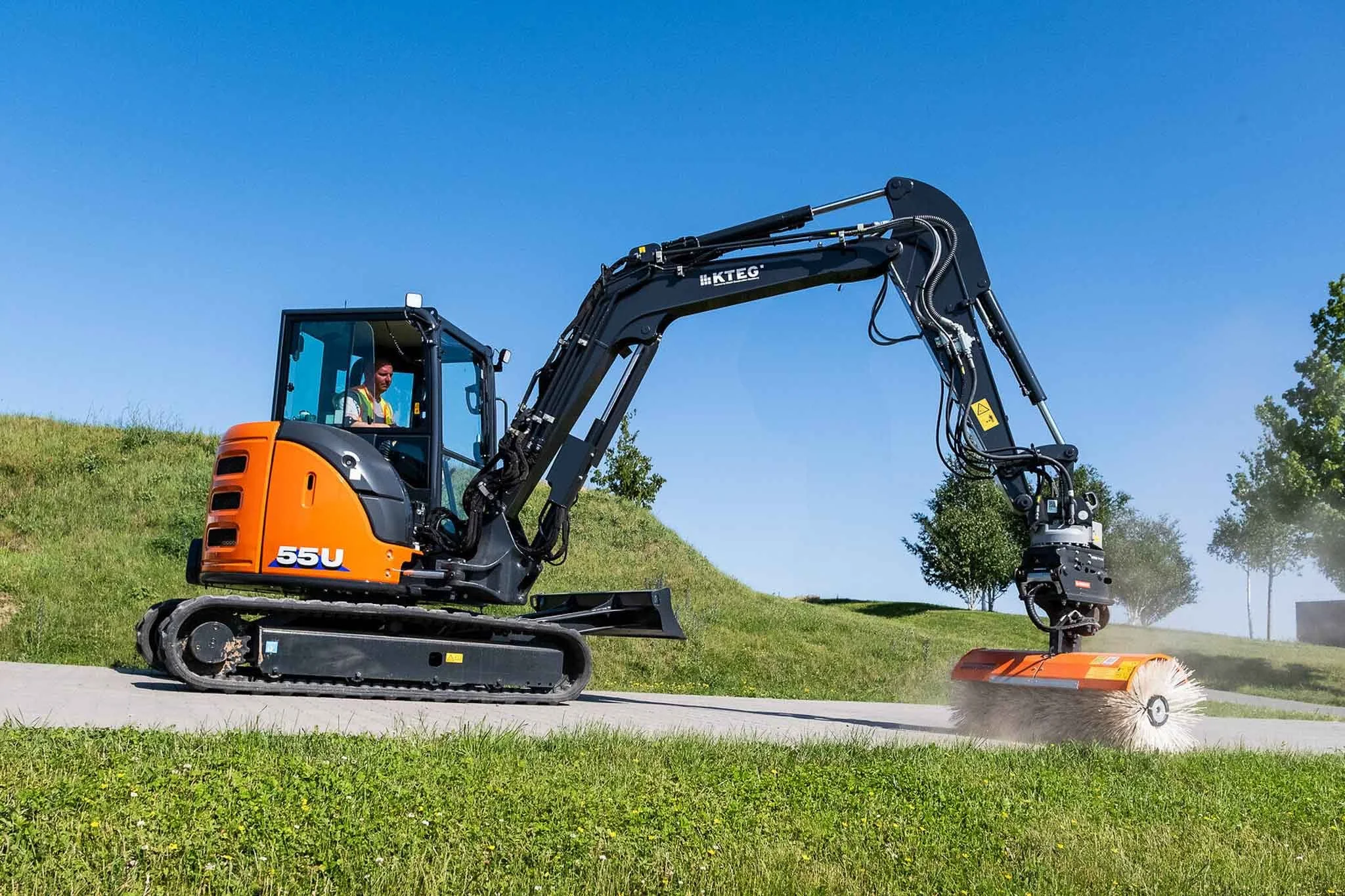 BISS Baumaschinen GIANT HITACHI