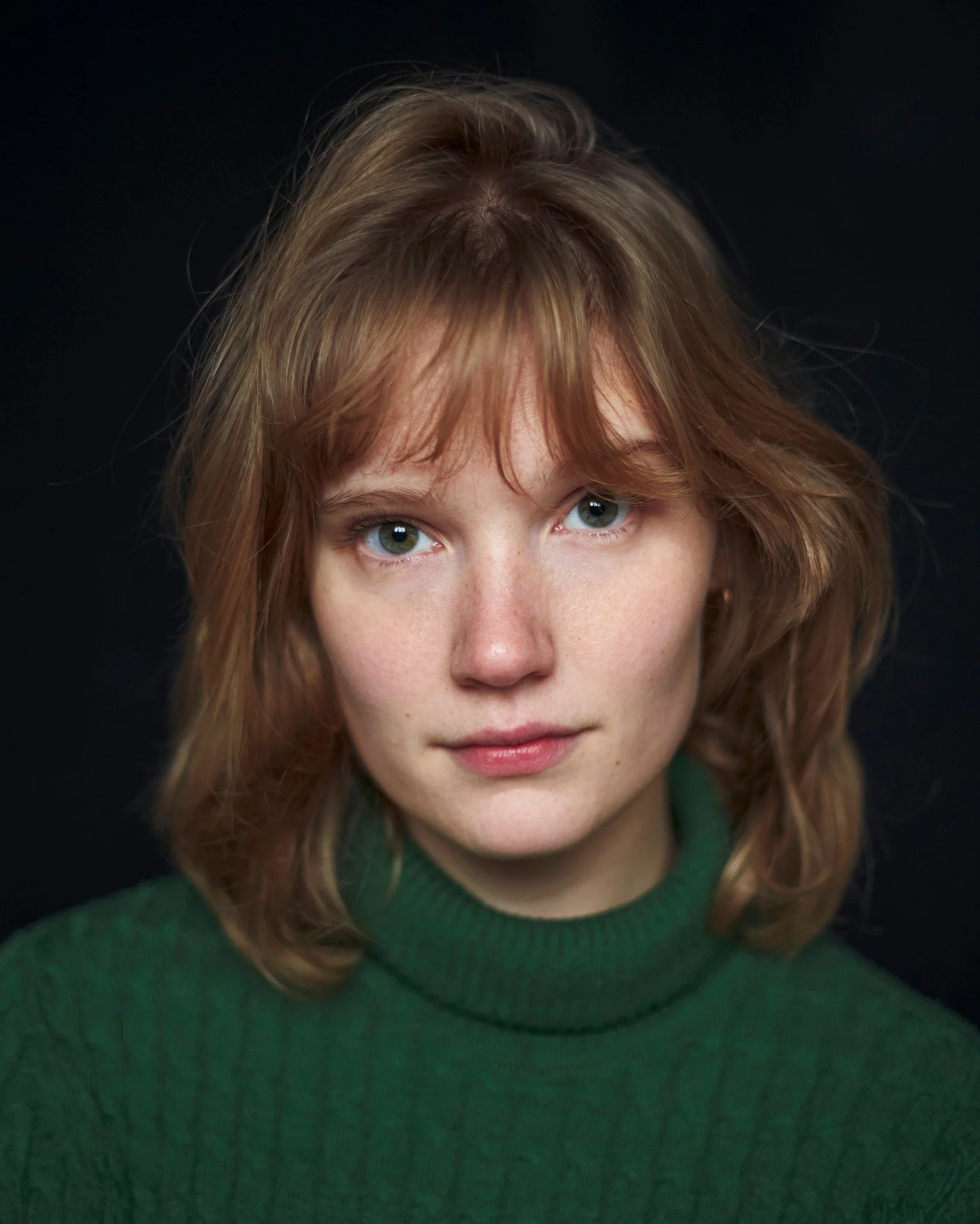 De SALON presenteert: Esmee van Zeeventer 🎞

Door middel van fotografie onderzoekt Esmee de fragiele natuur van het geheugen. Verhuisd van plek naar plek begon ze haar eigen geheugen te wantrouwen. Wat is echt gebeurt en wat is gereconstrueerd?
In h