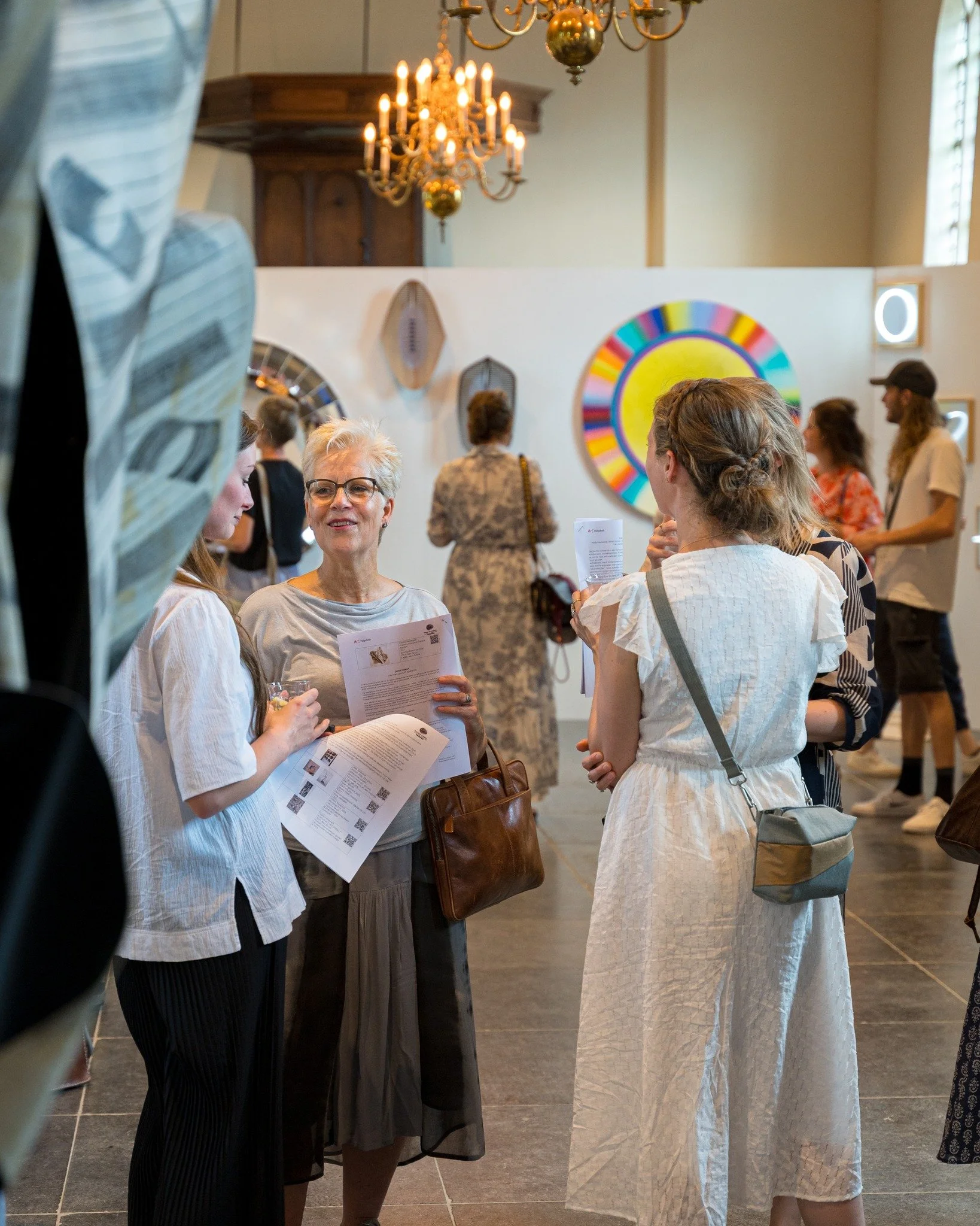 Van 2 tot en met 4 juli toonden ArtHelpdesk-kunstenaars van nu &eacute;n eerdere edities hun werk in de Johanneskerk in Laren tijdens De SALON: Define Human

De opening werd afgetrapt door projectleider Anik&oacute; Ouweneel en projectadviseur Coen K