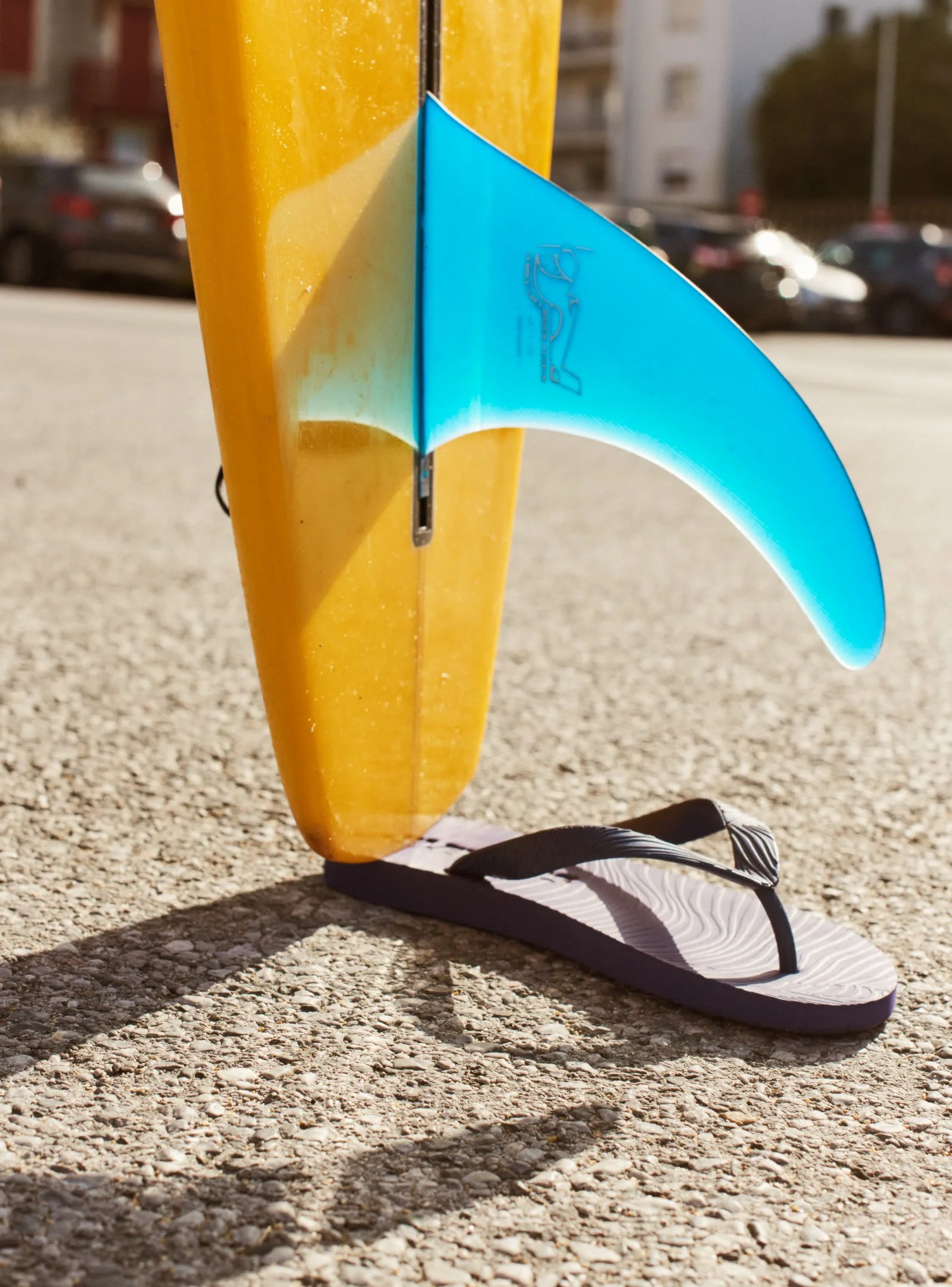 optimized_sleepers-black-flip-flops-surfboard-biarritz.jpg