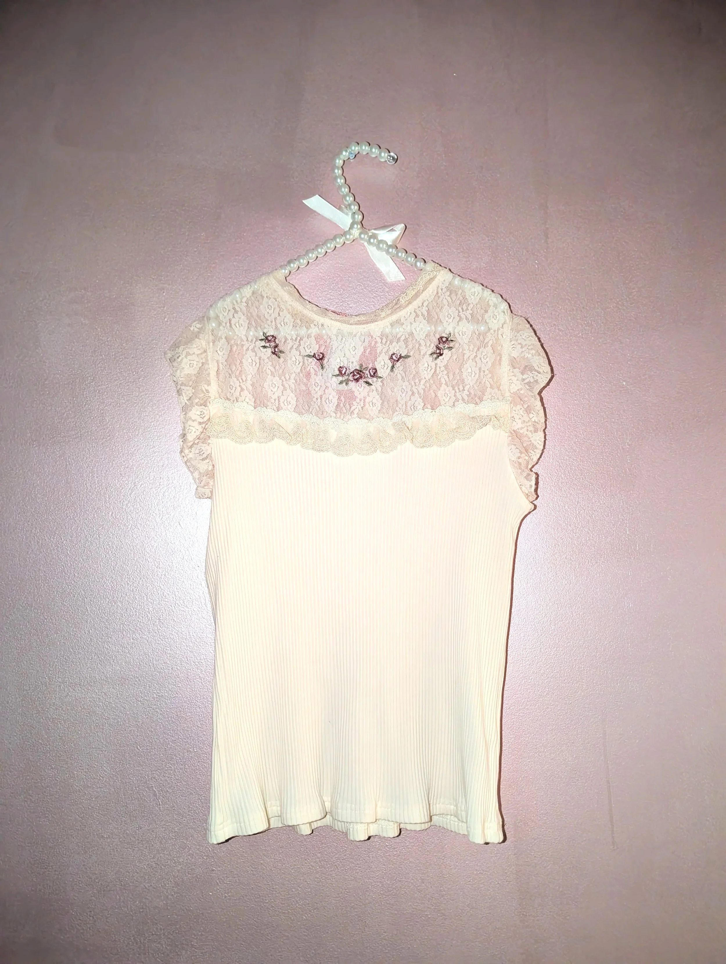 killah queen Axes Femme Cream Sleeveless Lace Blouse