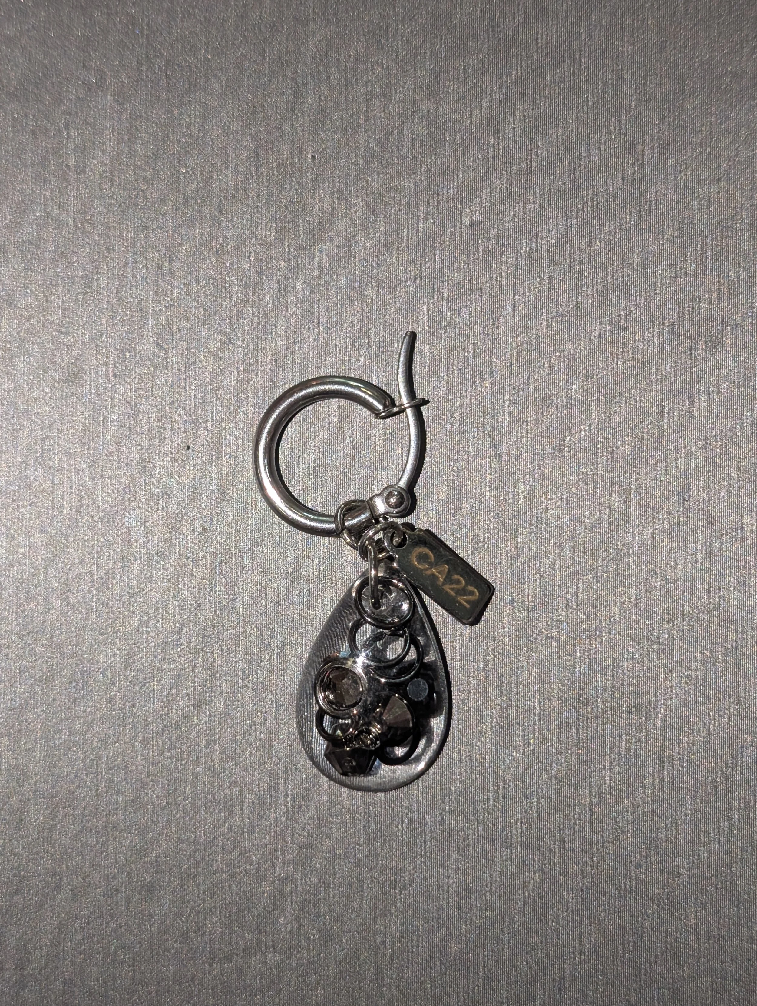 ca22 Resin gota teardrop mini hoop single