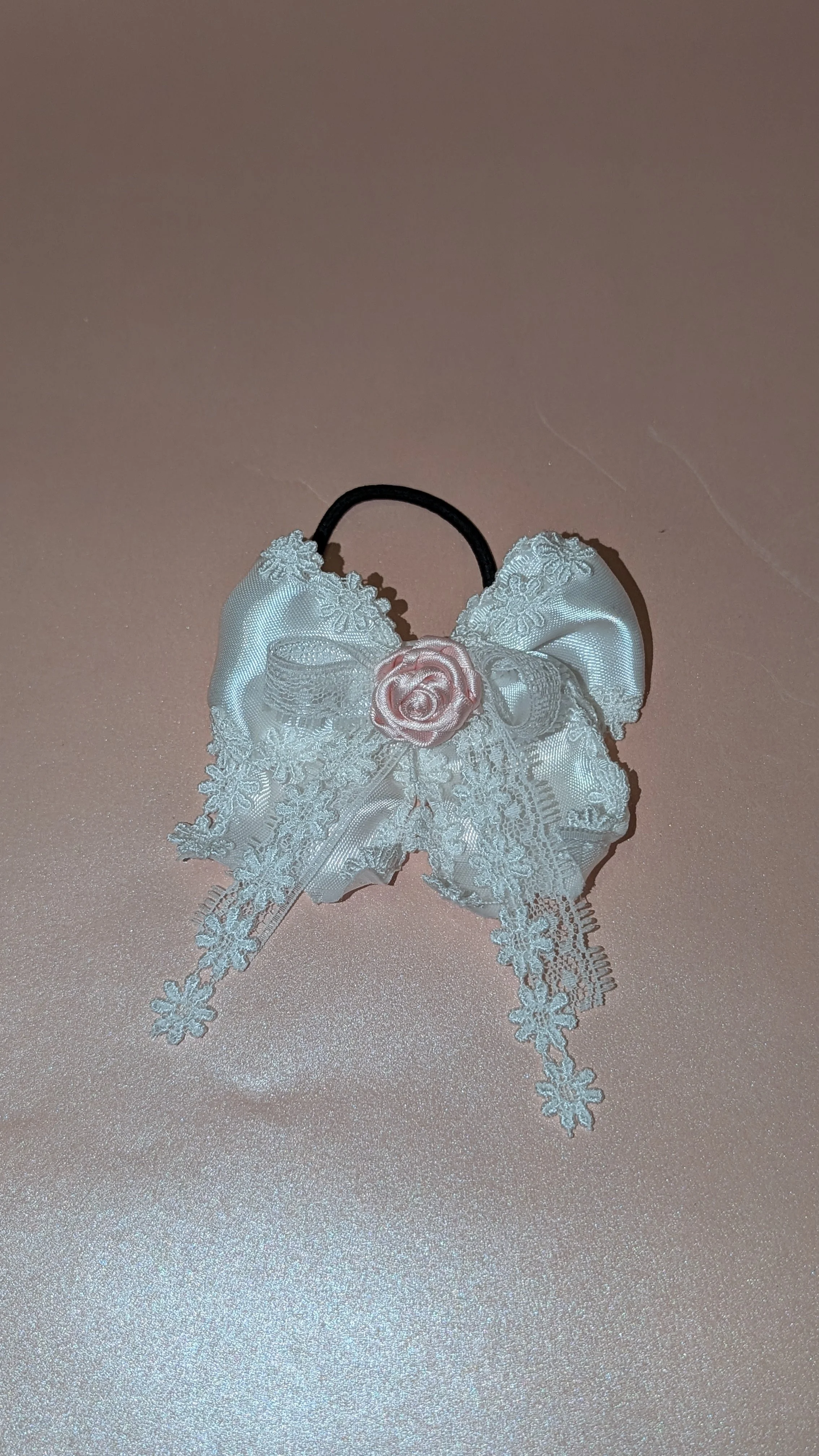 angel wing syndrome white x pink daisy lace hair tie (single)