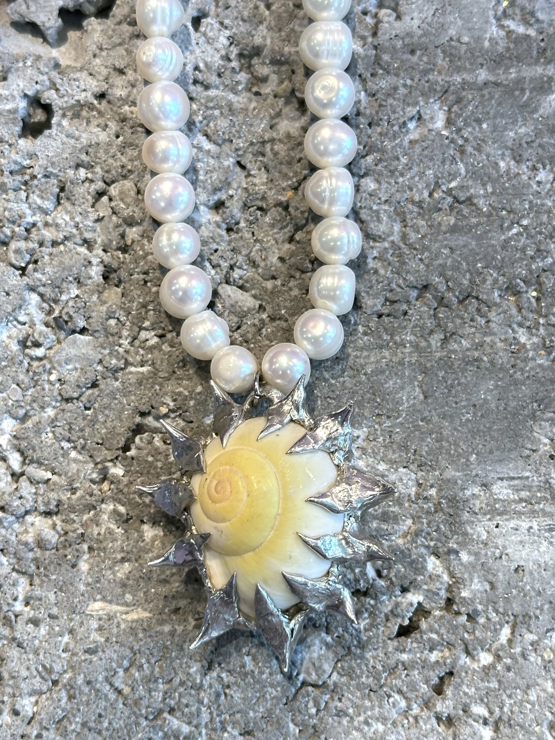 my dearest world Spiral Shell White Pearl Collar