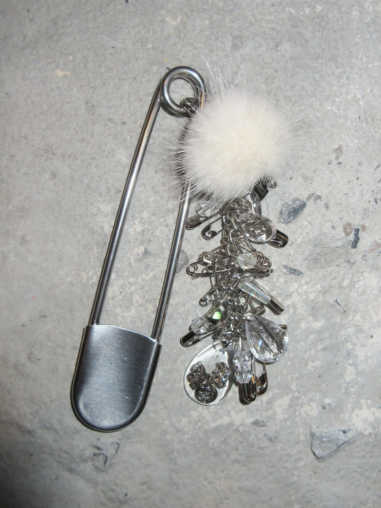 ca22 blanco white pin keychain