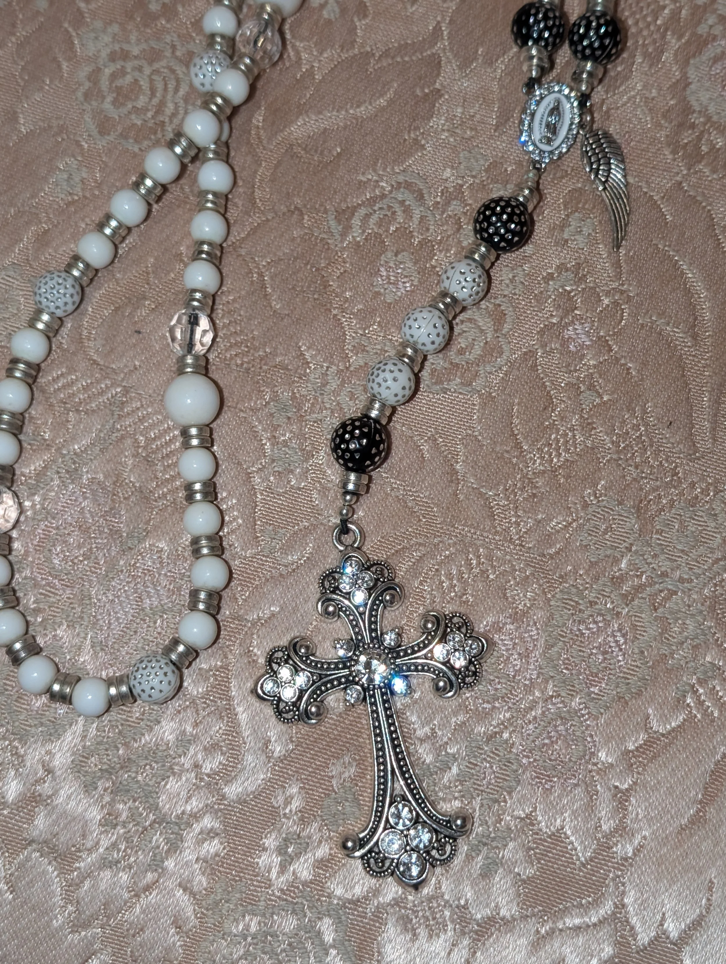 Besitos Please Gothic Angel Rosary