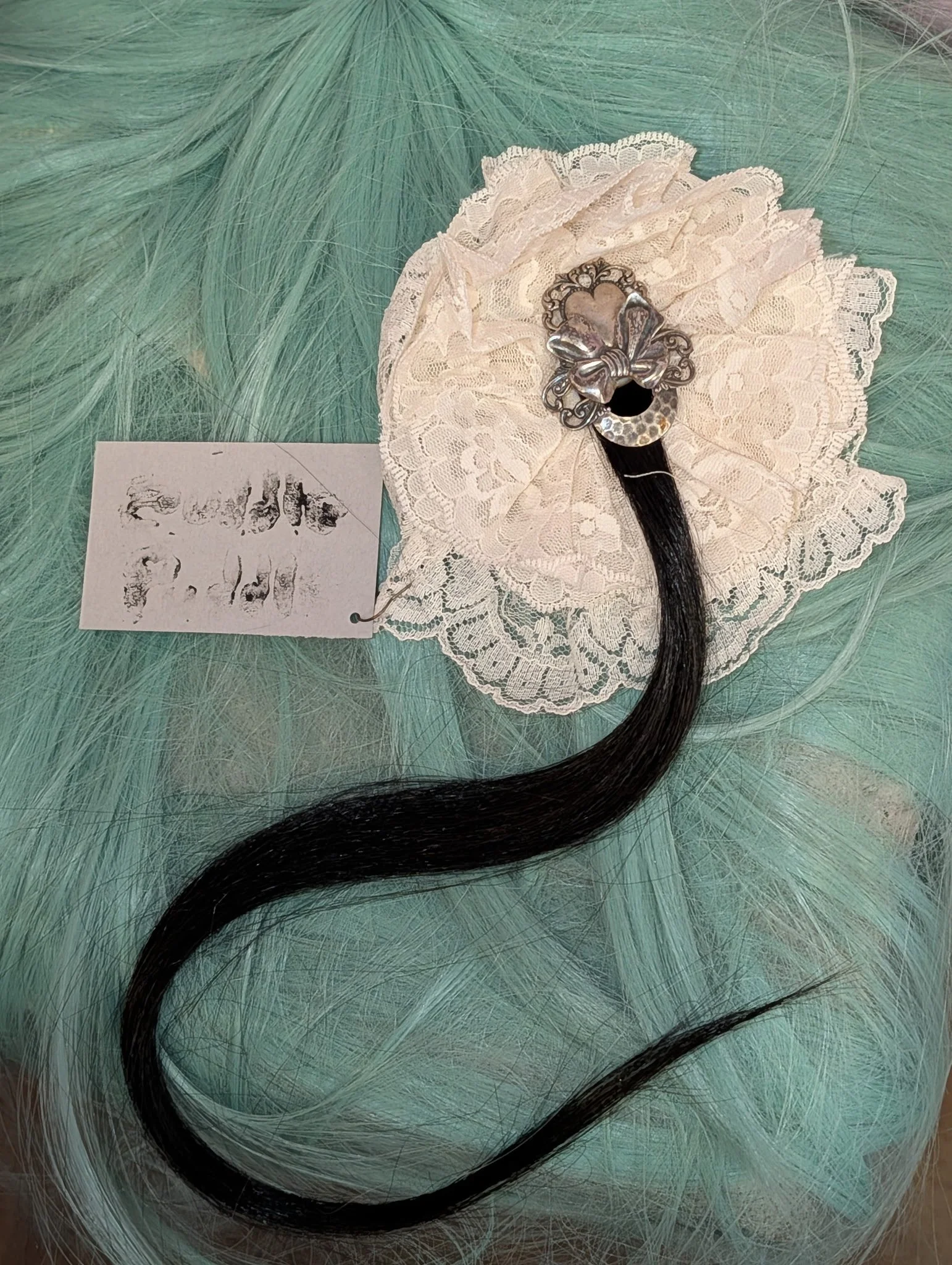 Cuddle Puddle precious bow brooch